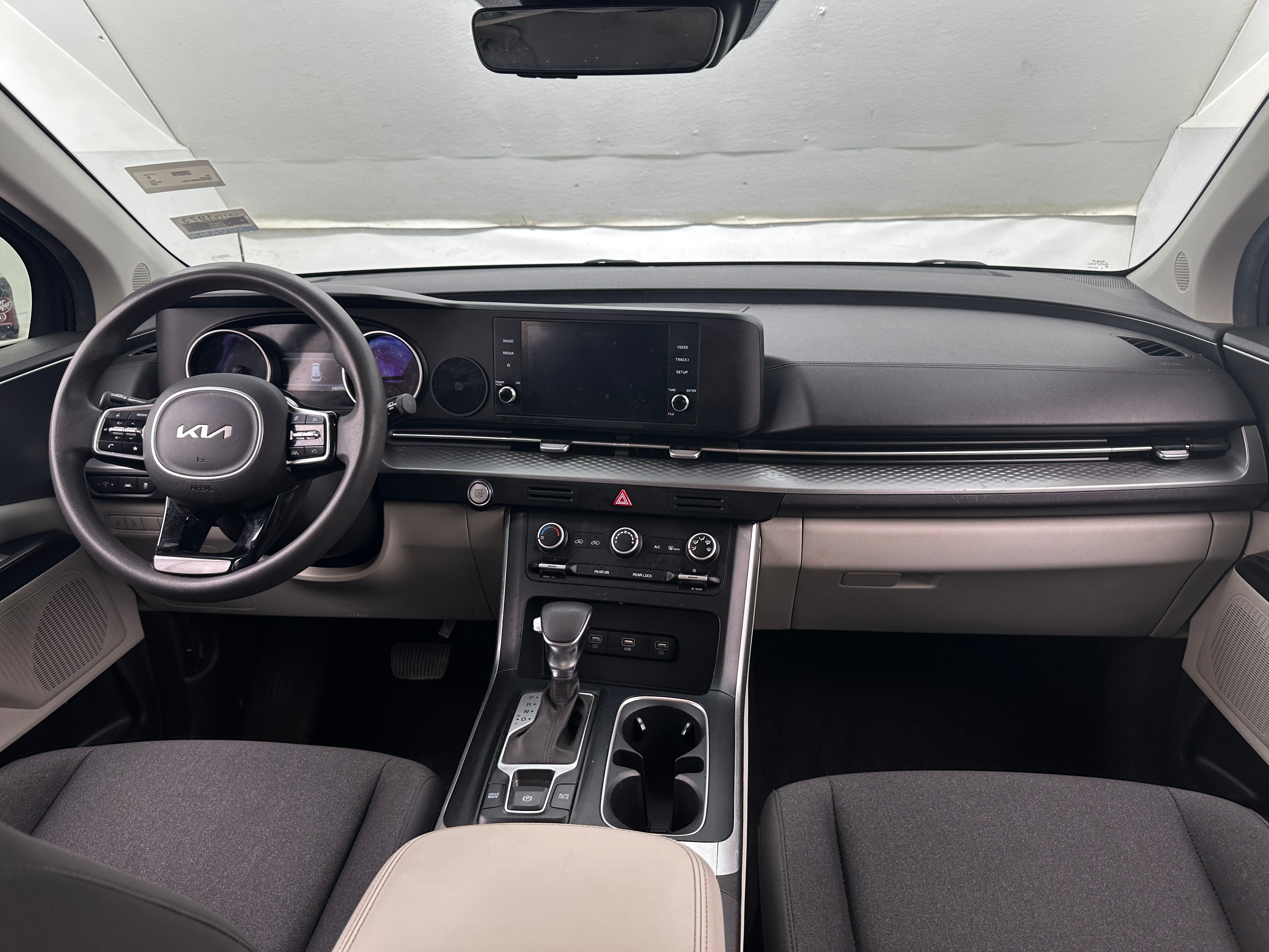 2022 Kia Carnival LX 3