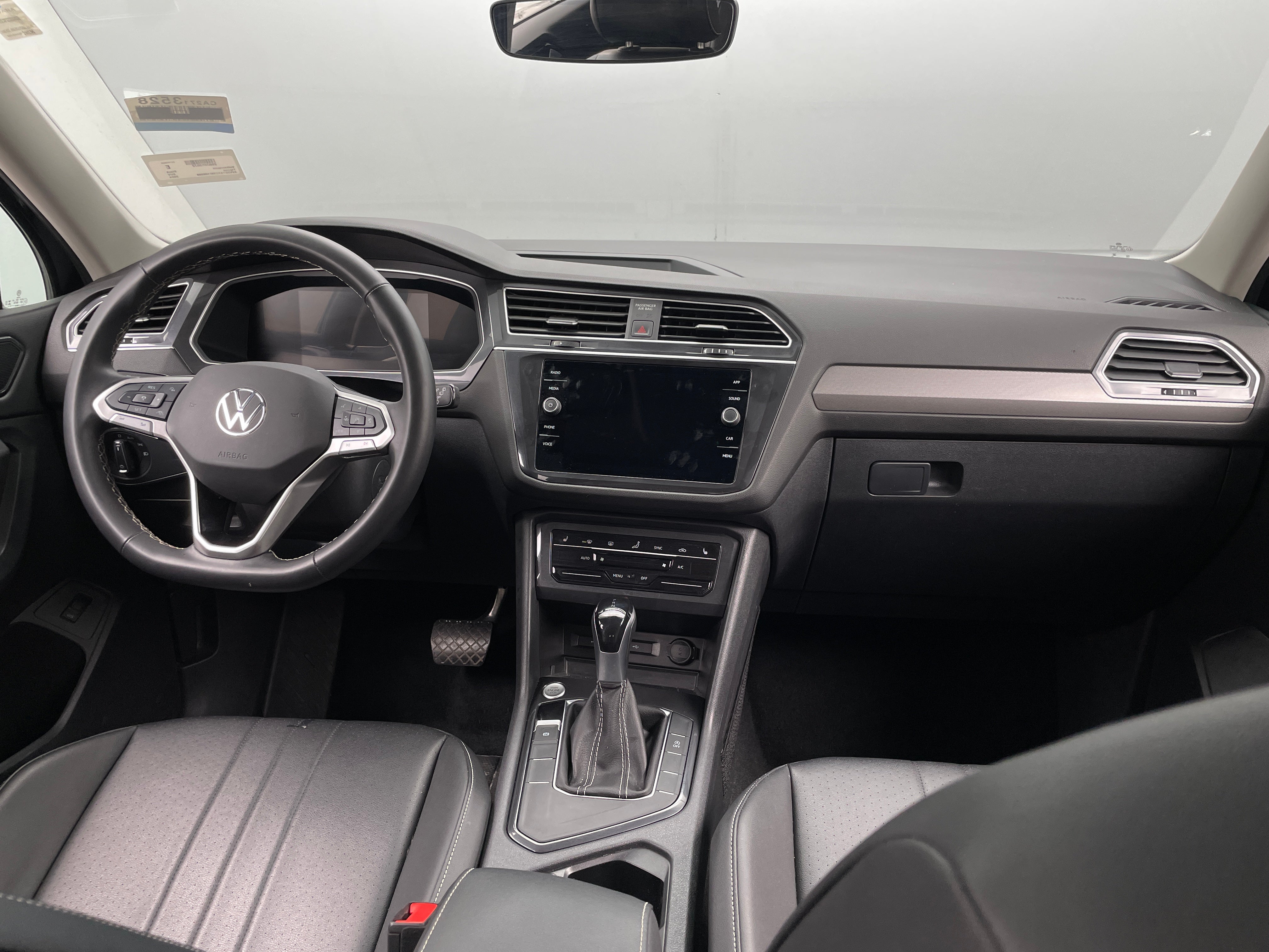 2024 Volkswagen Tiguan SE 2