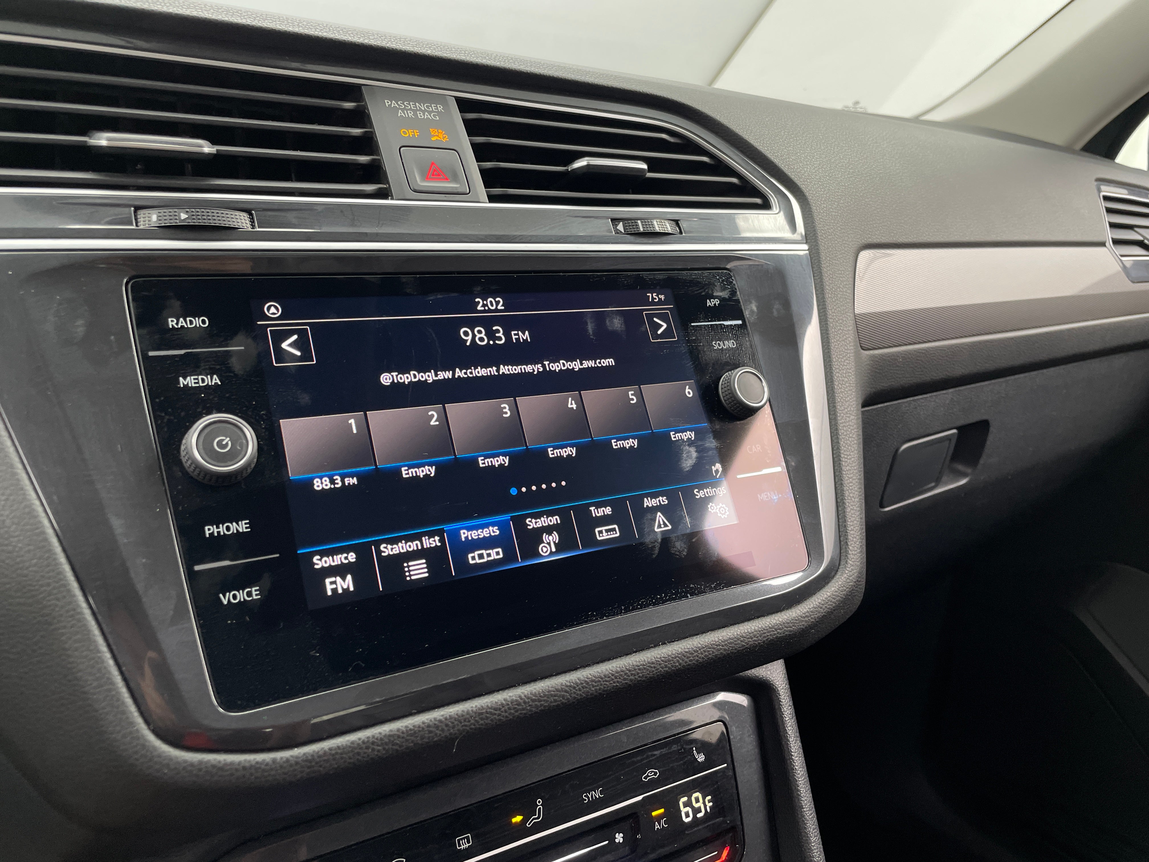 2024 Volkswagen Tiguan SE 3