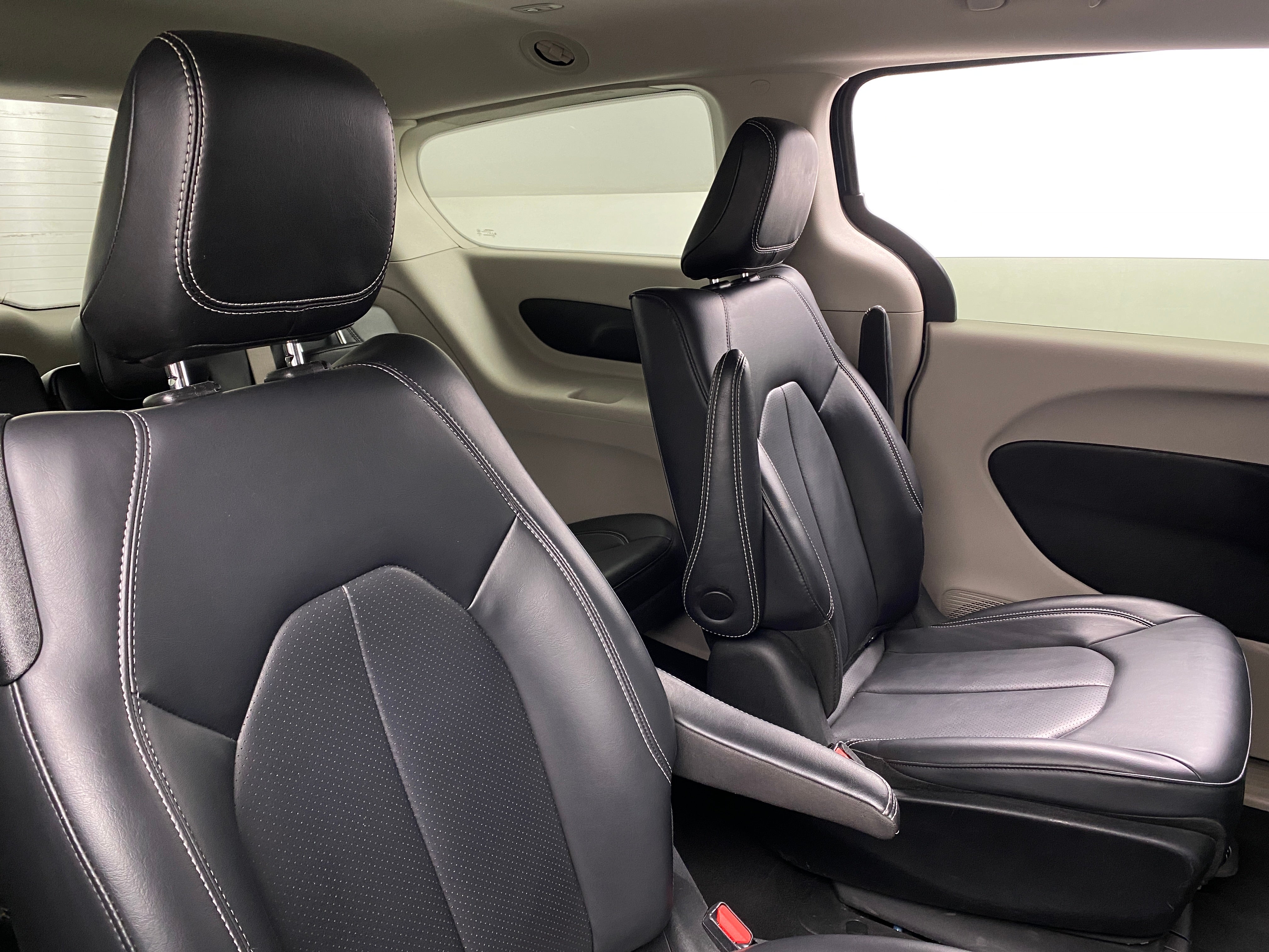 2024 Chrysler Pacifica Hybrid Select 6