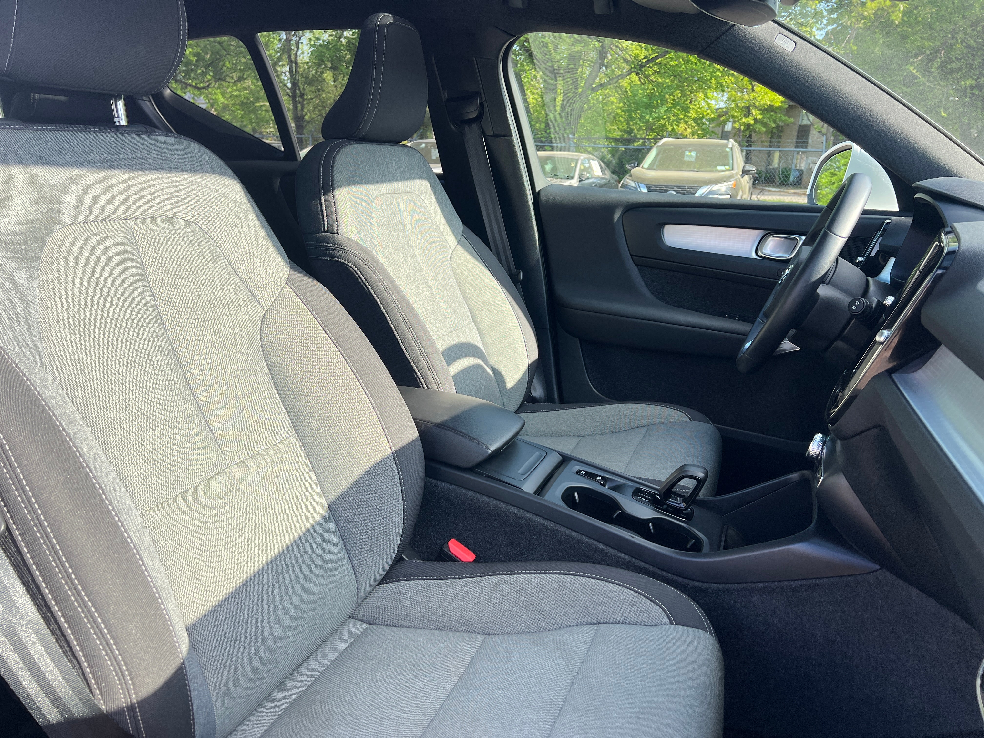 2024 Volvo XC40 B5 Core 2