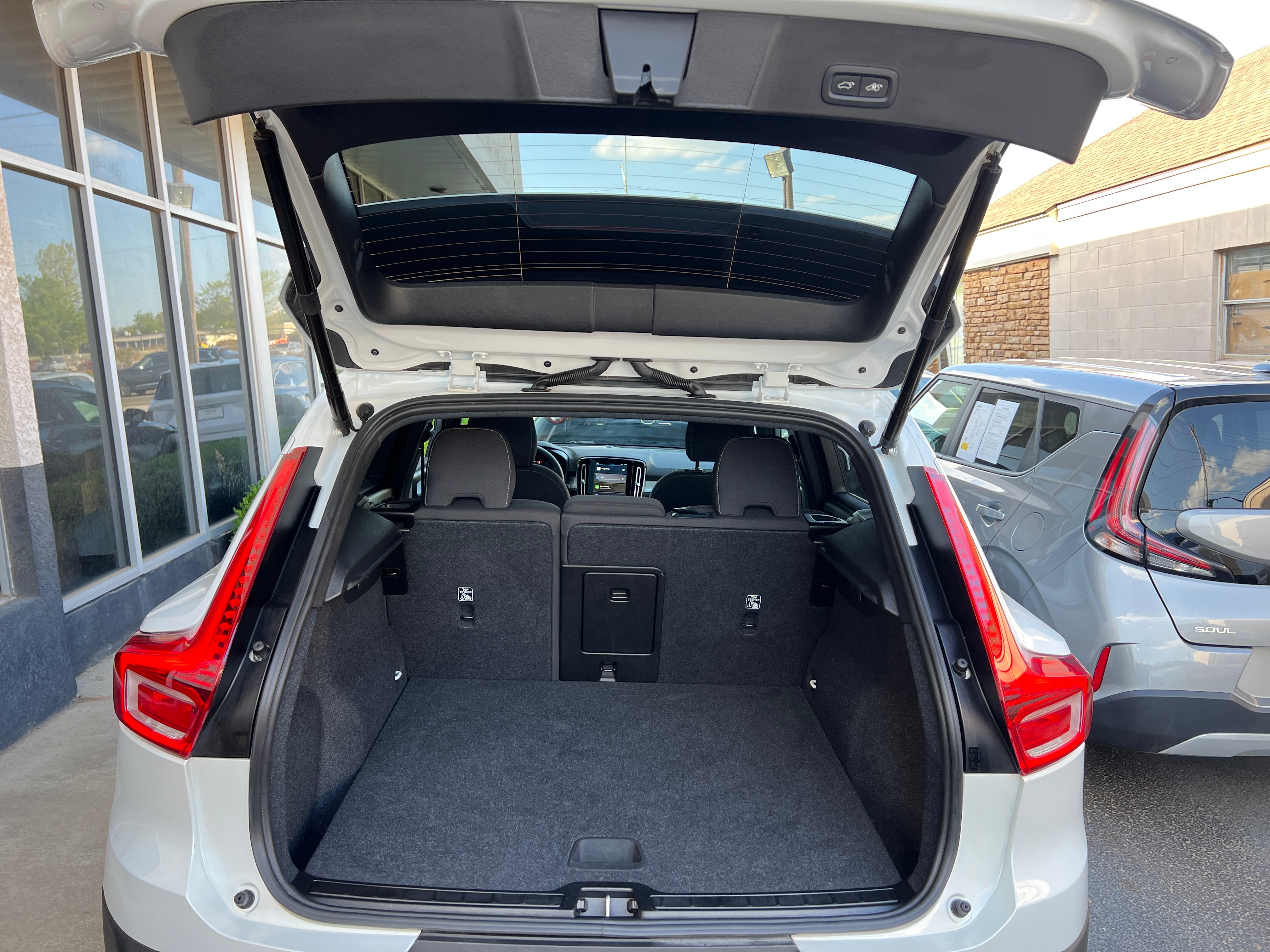 2024 Volvo XC40 B5 Core 6
