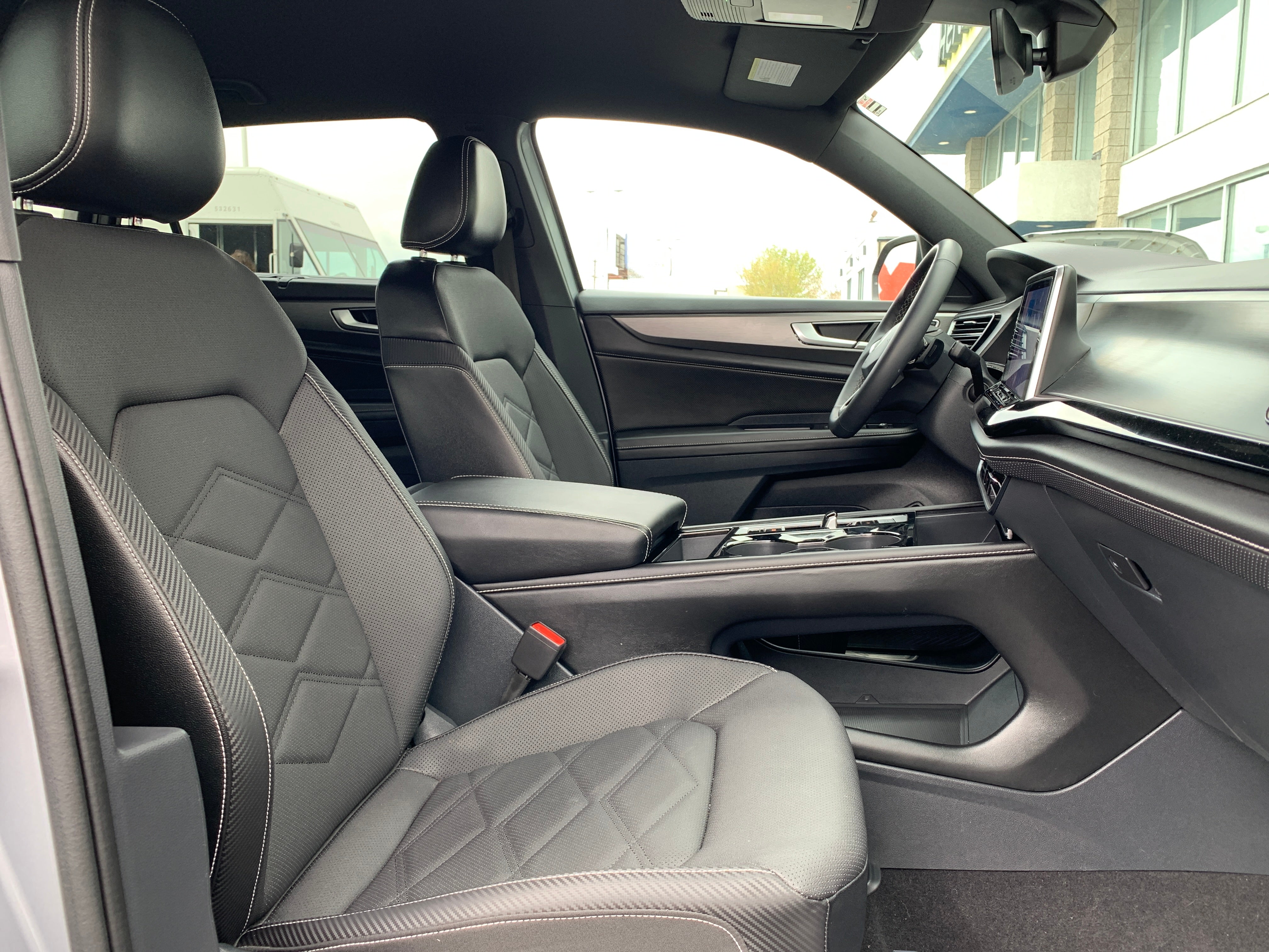 2024 Volkswagen Atlas SE 2