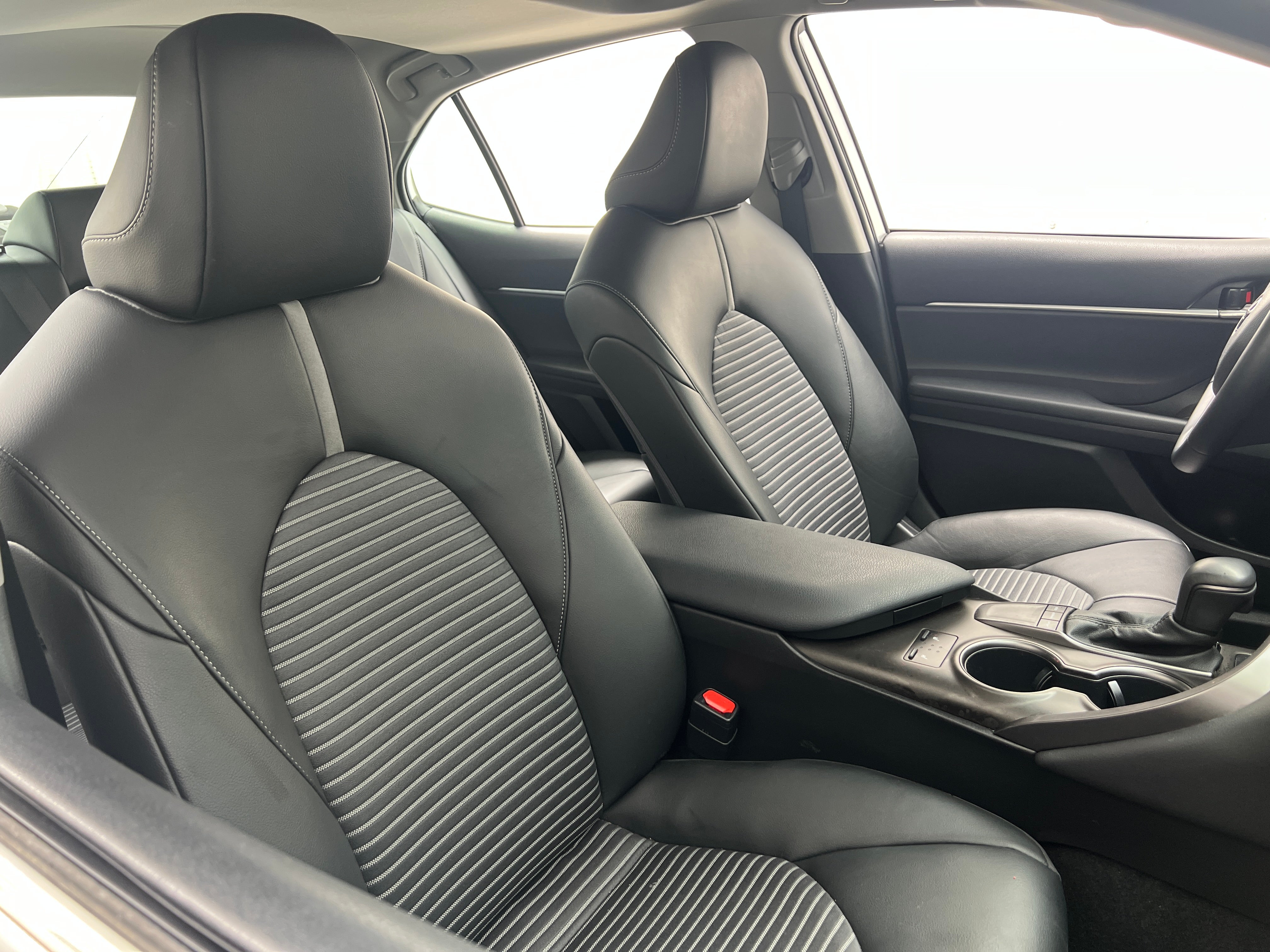 2022 Toyota Camry SE 2