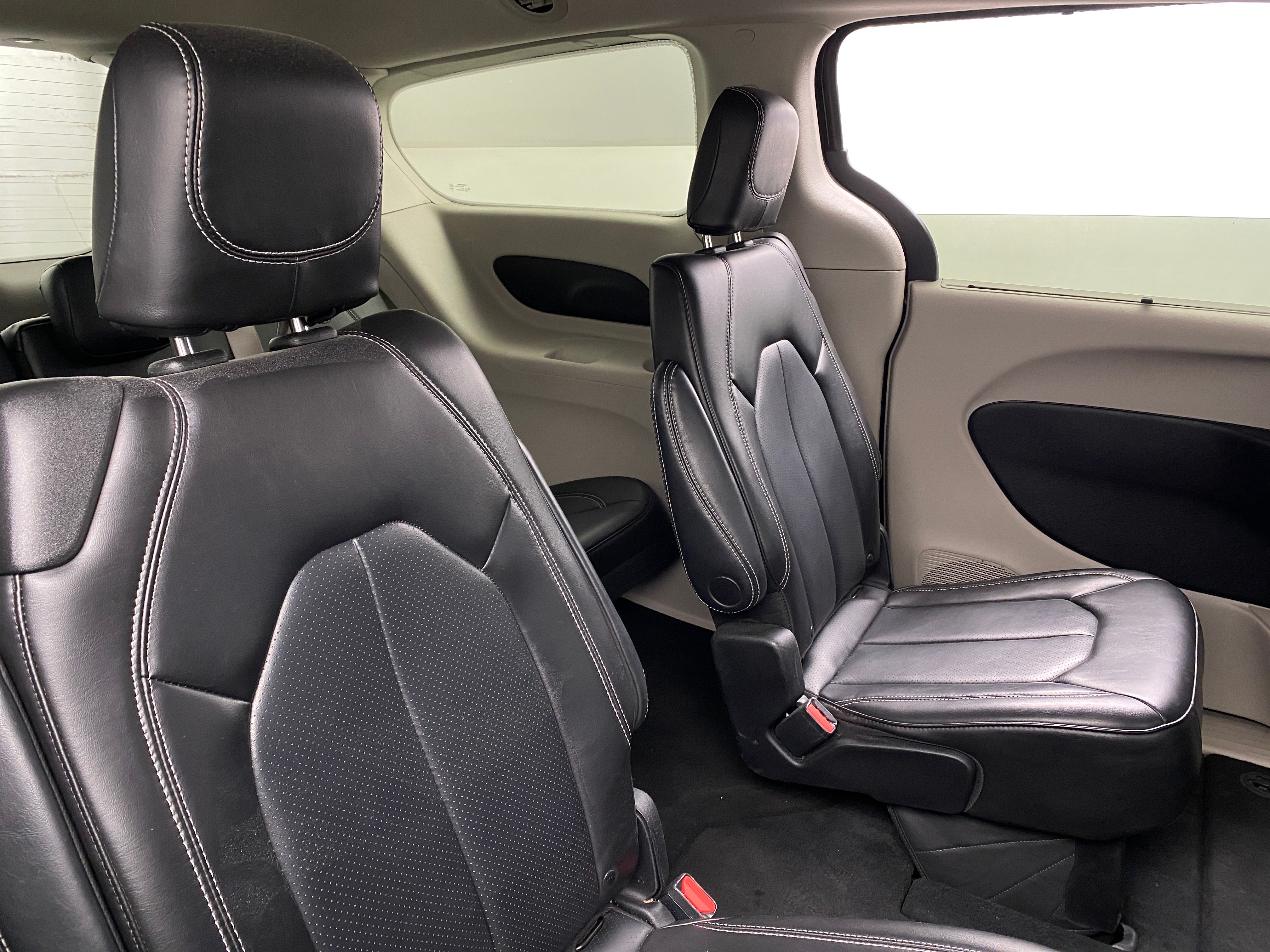 2023 Chrysler Pacifica Touring L 5