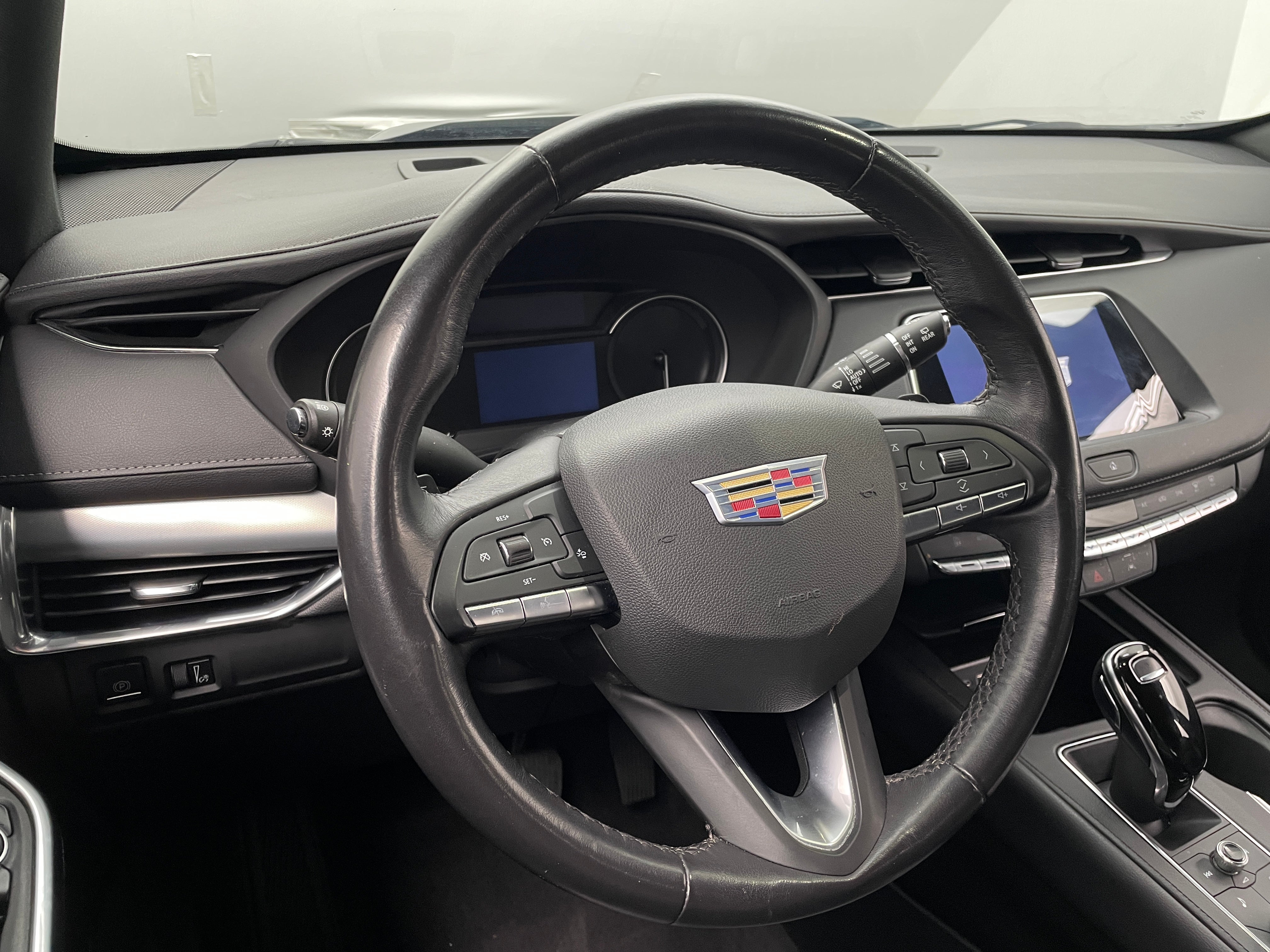 2023 Cadillac XT4 Premium Luxury 4