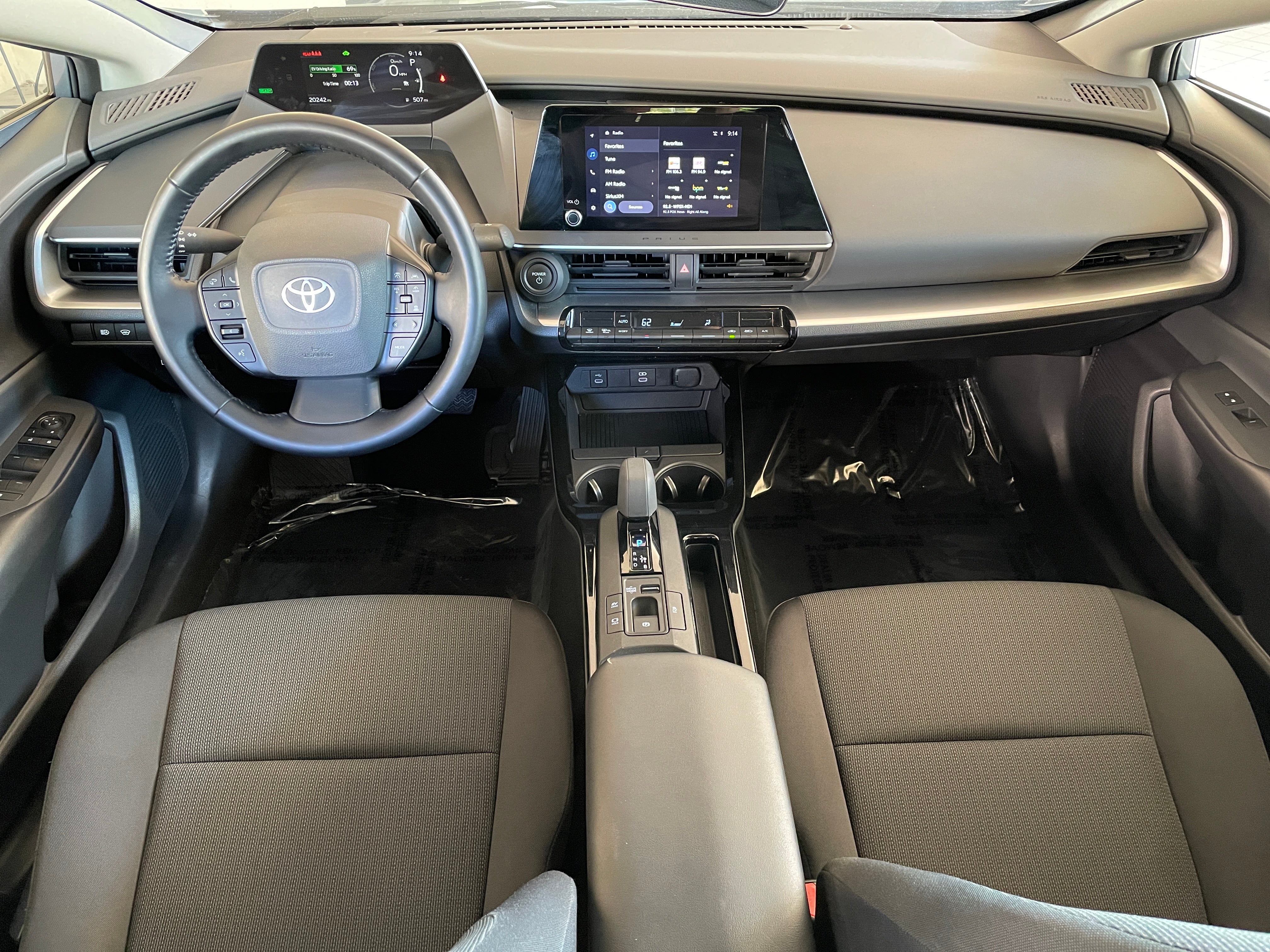 2024 Toyota Prius LE 3