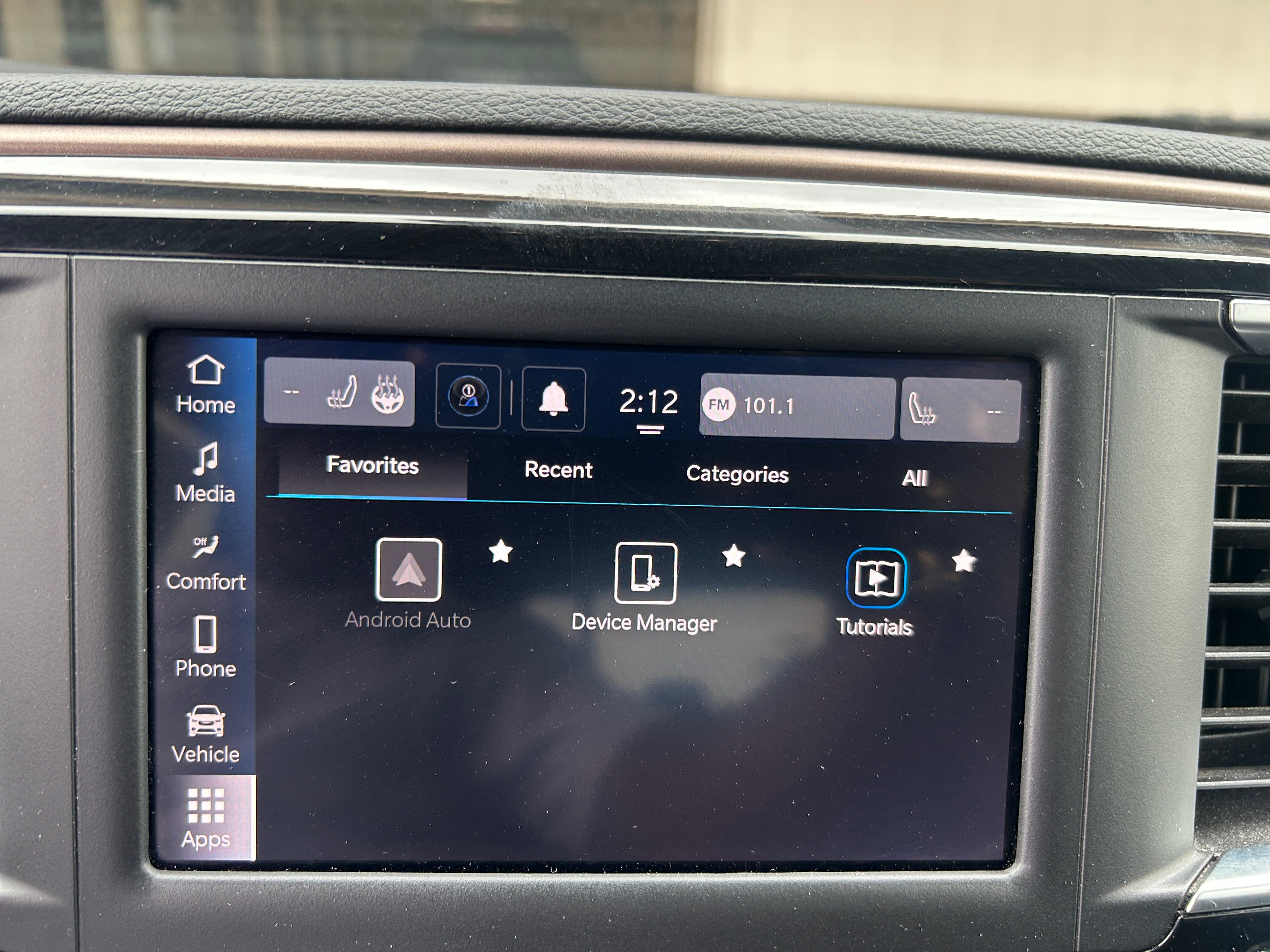 2023 Chrysler Voyager LX 4