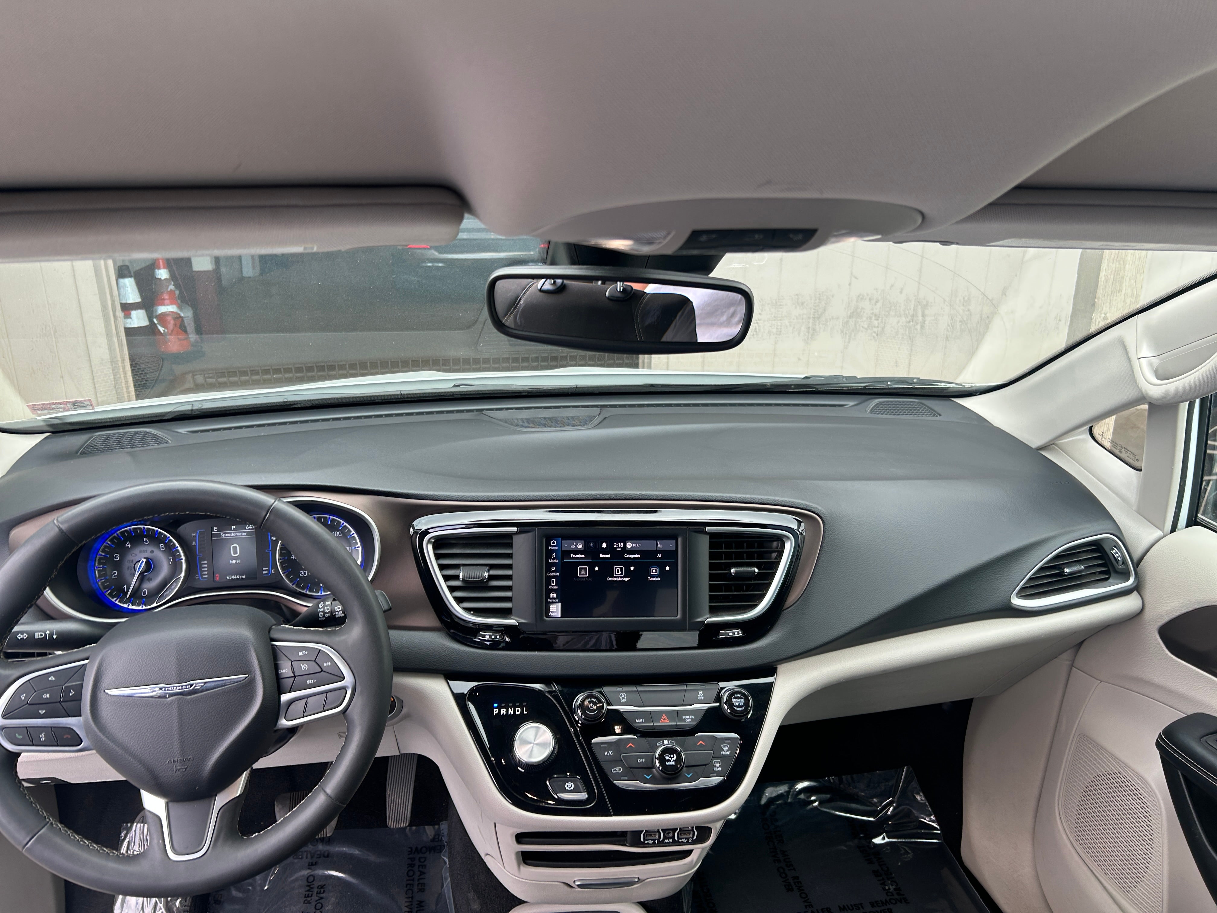 2023 Chrysler Voyager LX 3