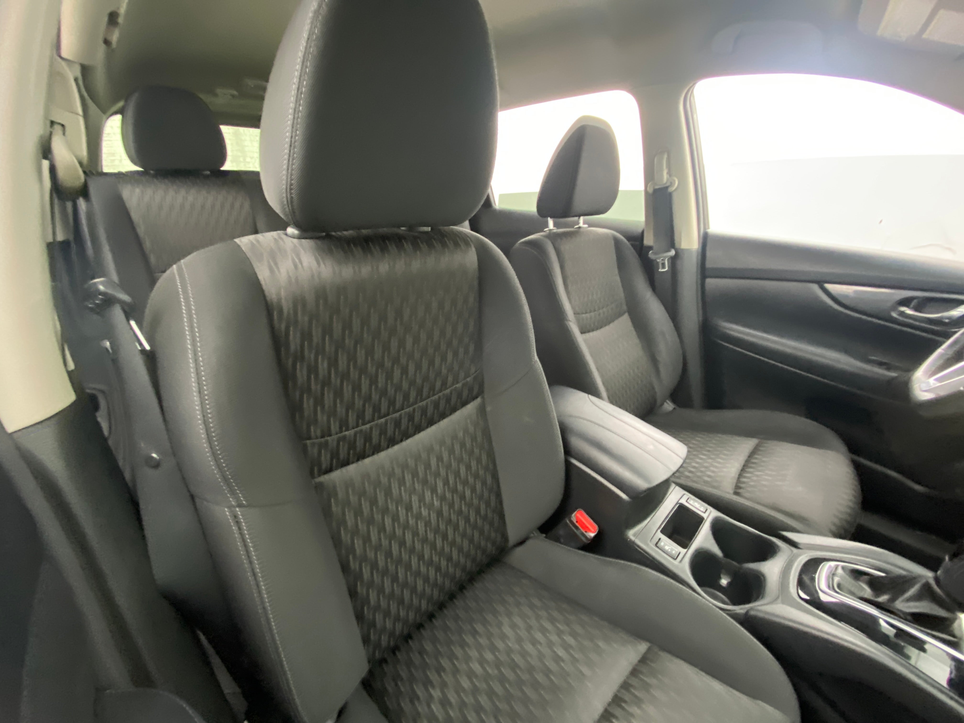 2019 Nissan Rogue SV 2