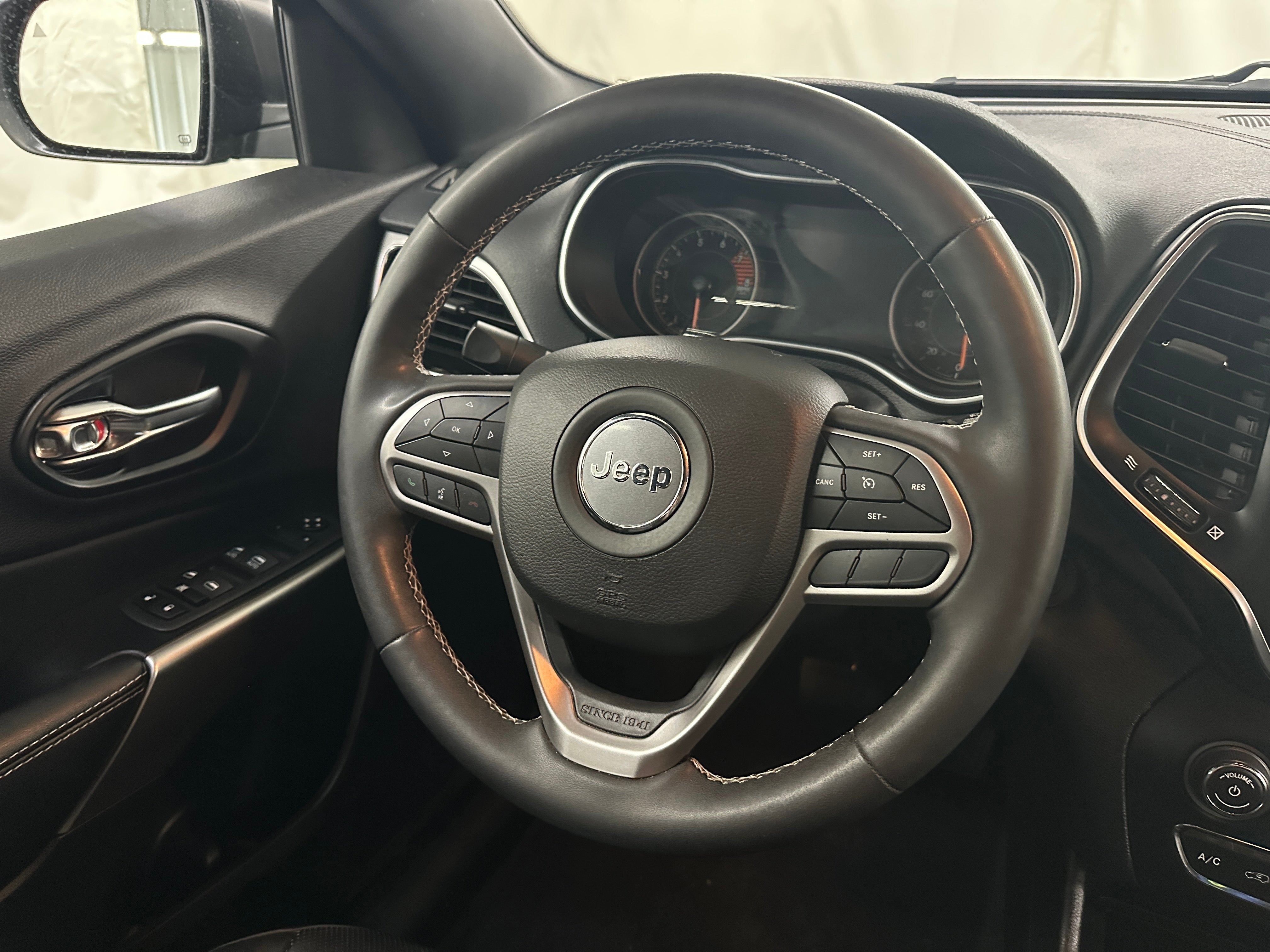 2021 Jeep Cherokee 80th Anniversary 4