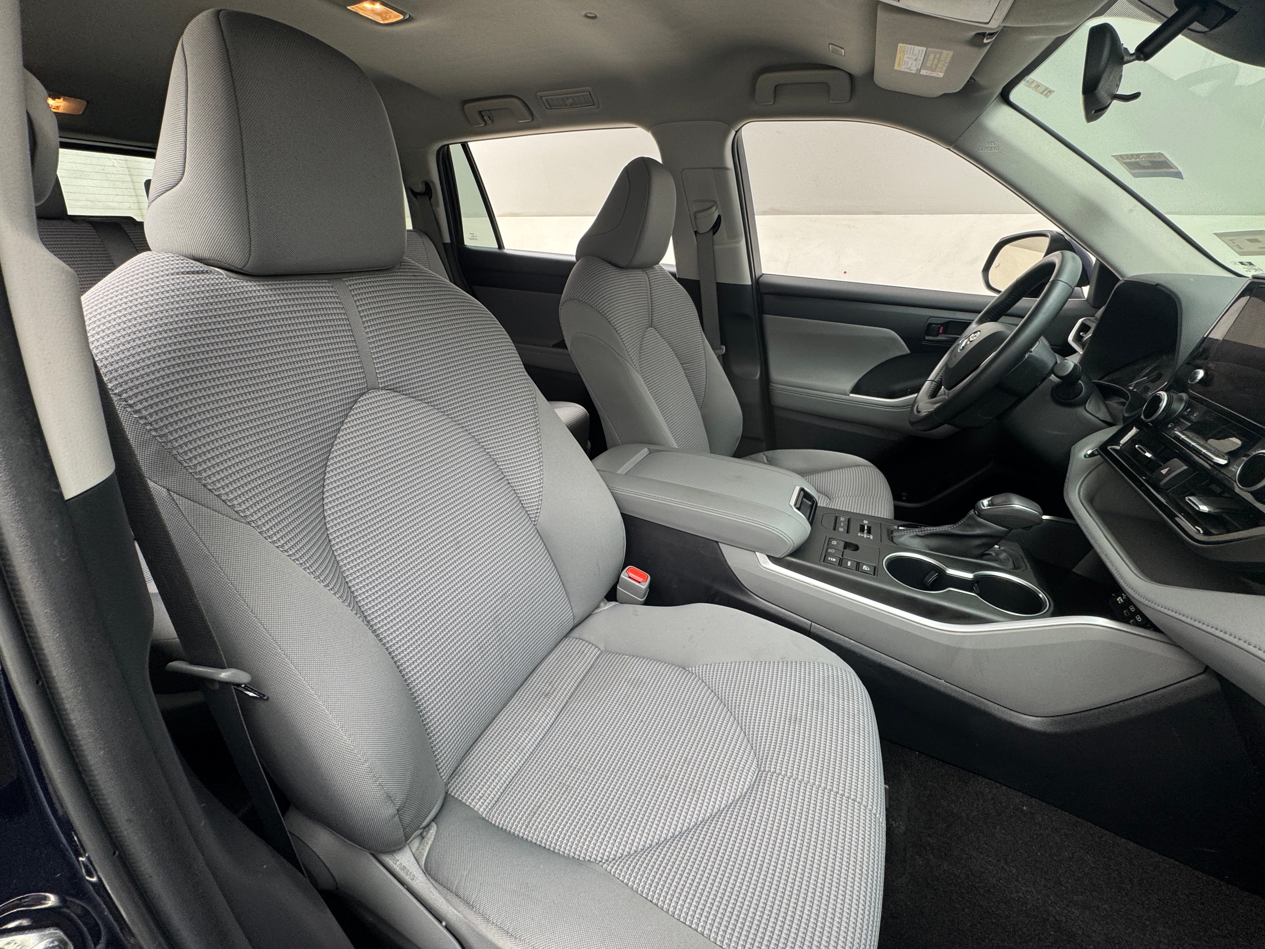 2023 Toyota Highlander LE 2