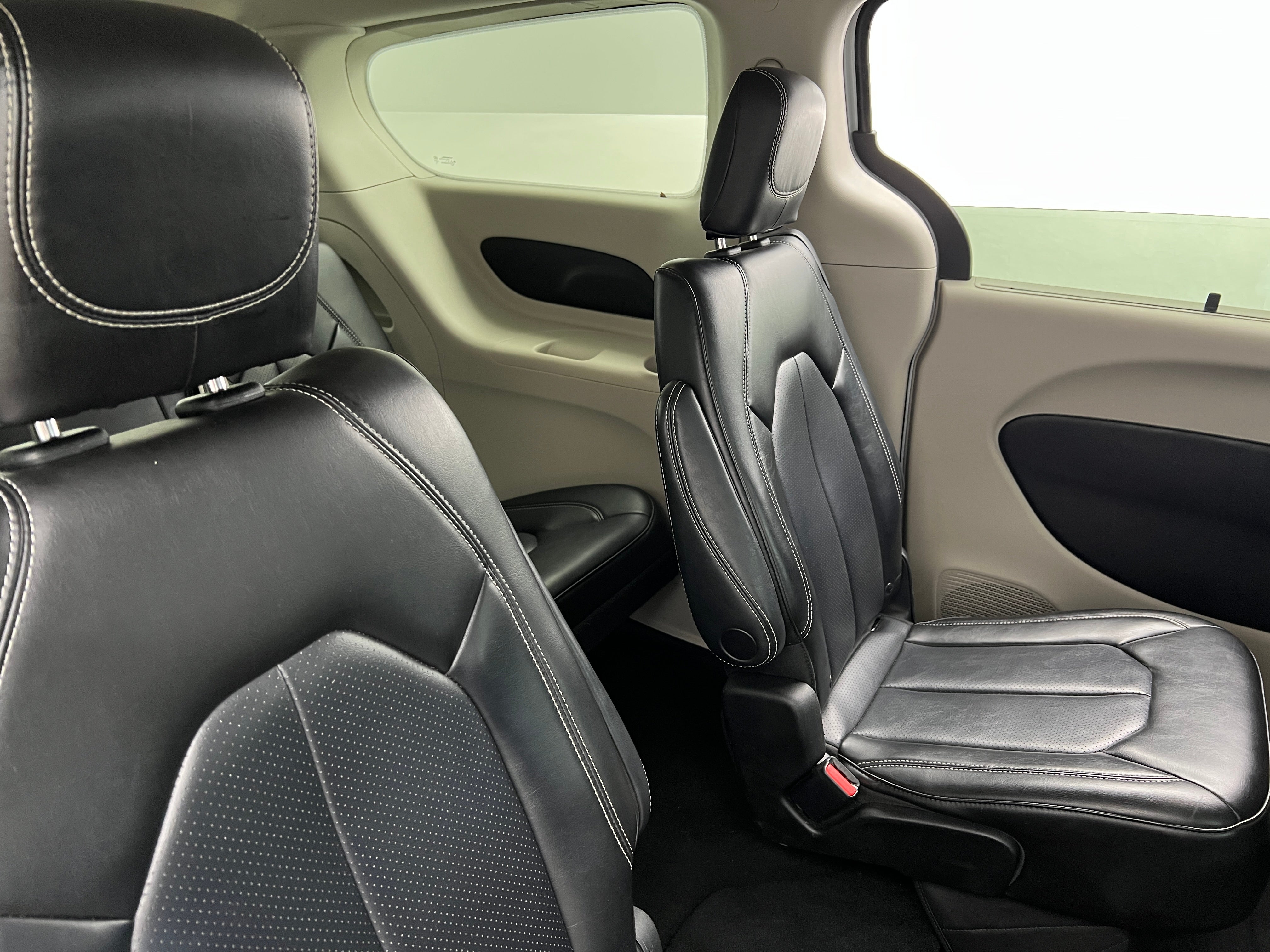 2023 Chrysler Pacifica Touring L 5