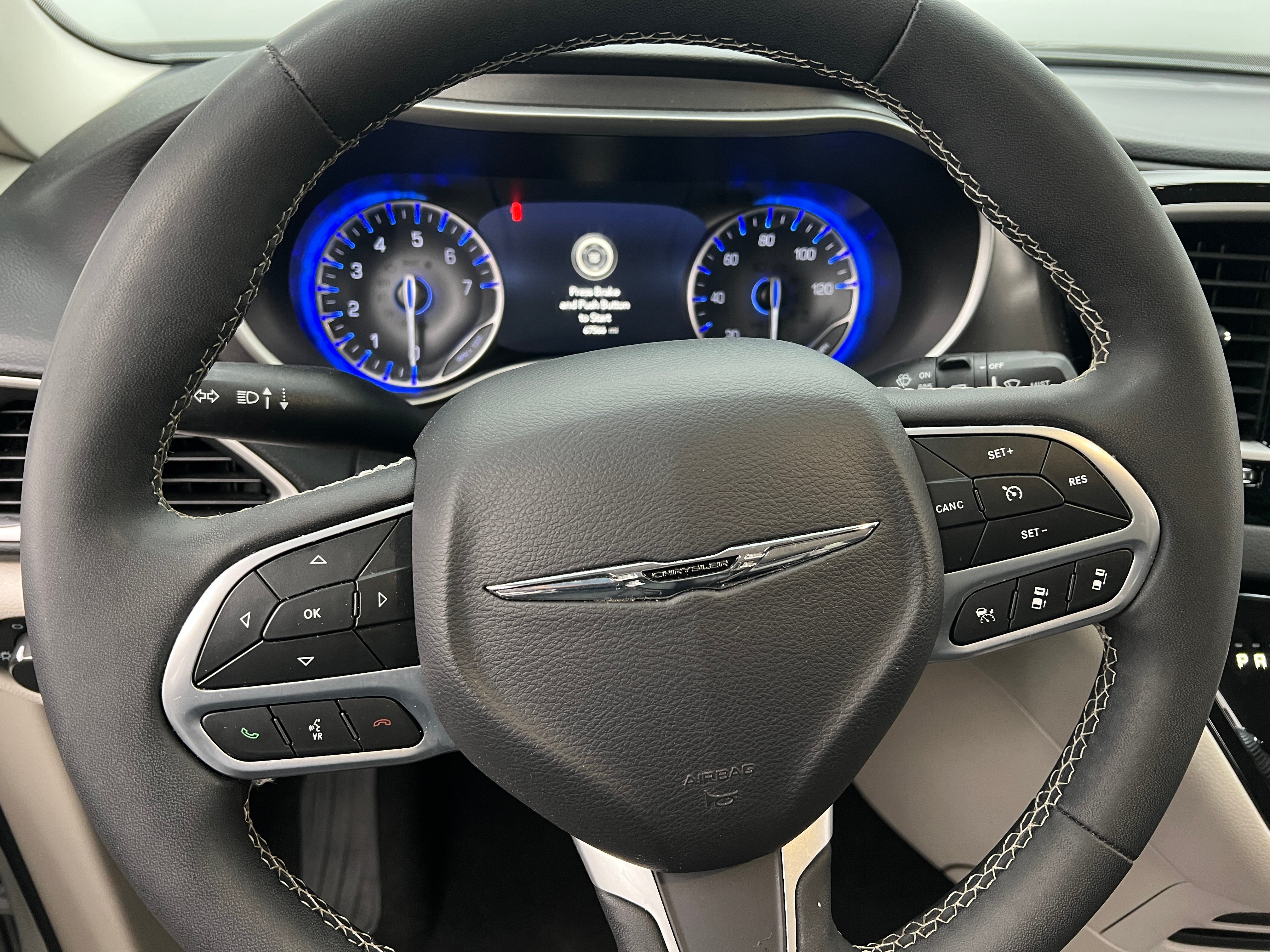 2023 Chrysler Pacifica Touring L 4