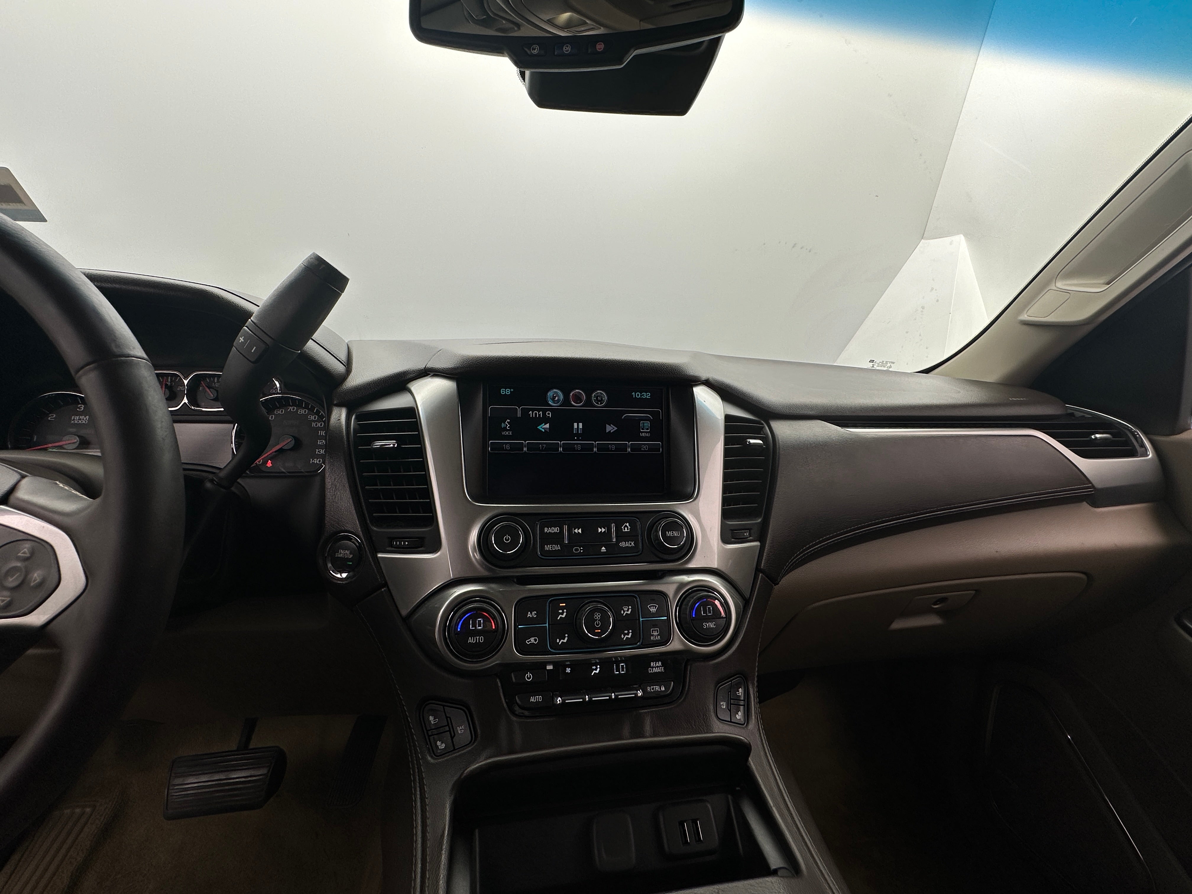 2015 Chevrolet Suburban LTZ 4
