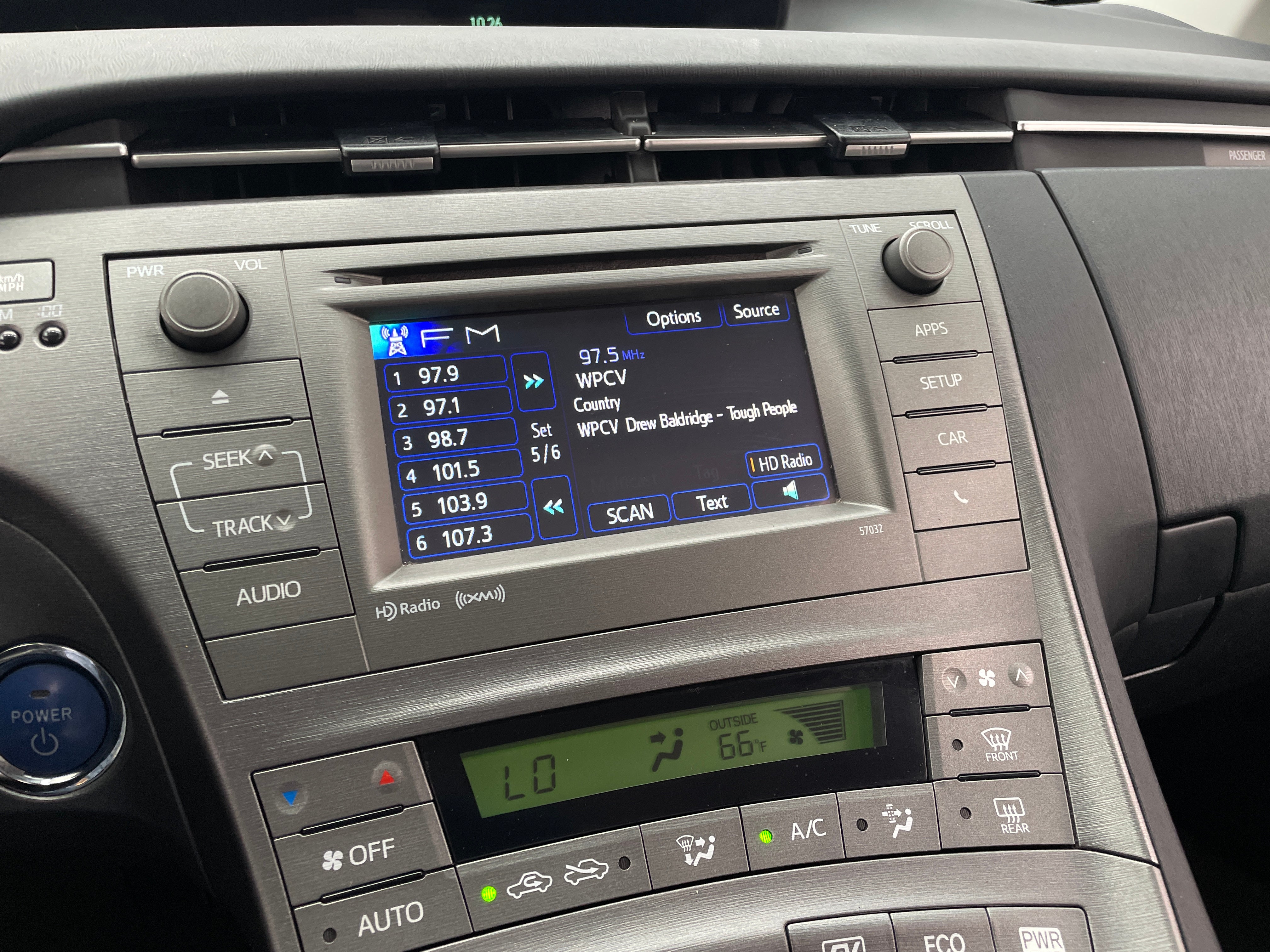 2012 Toyota Prius Three 4