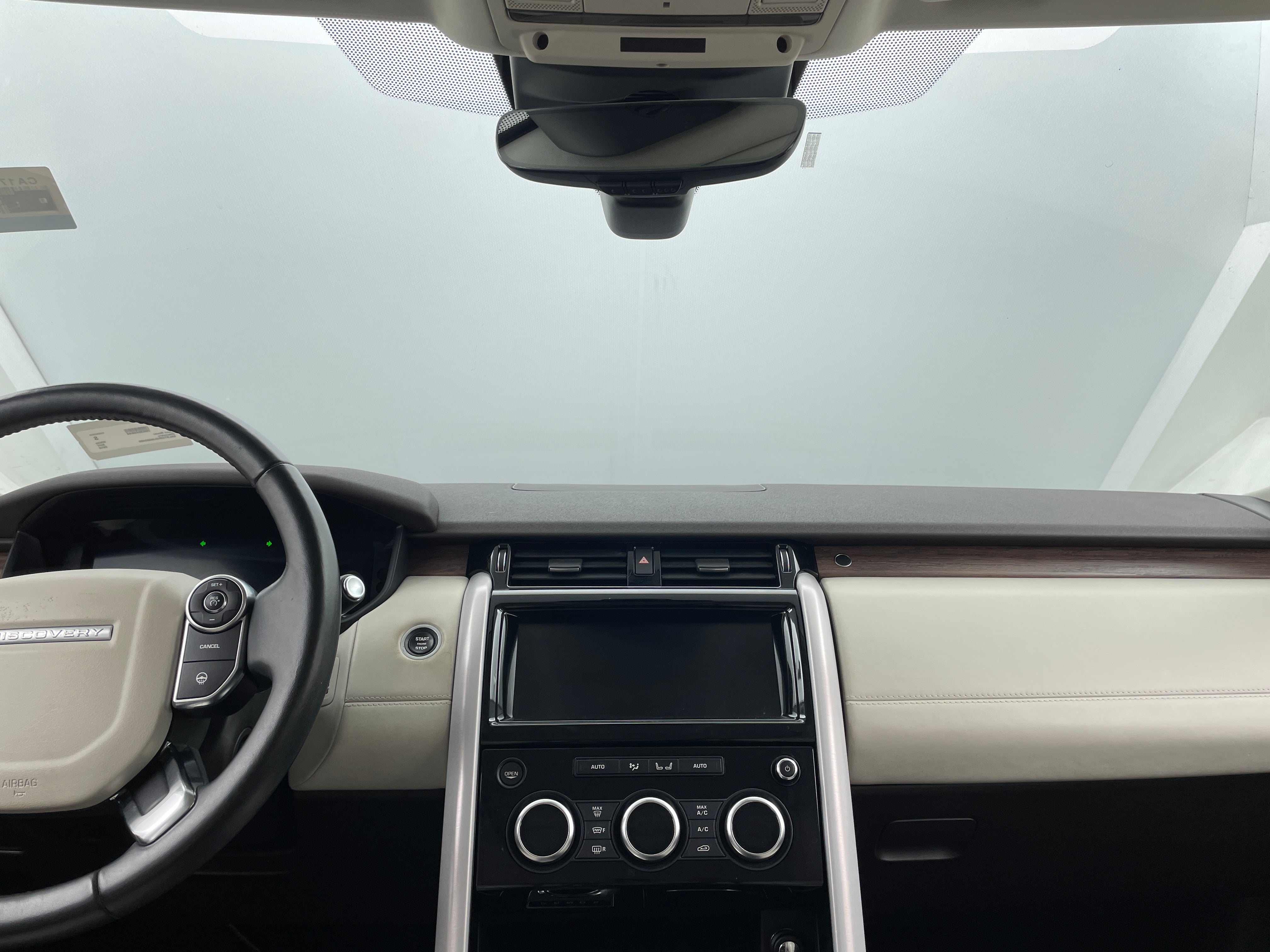 2018 Land Rover Discovery HSE Luxury 2