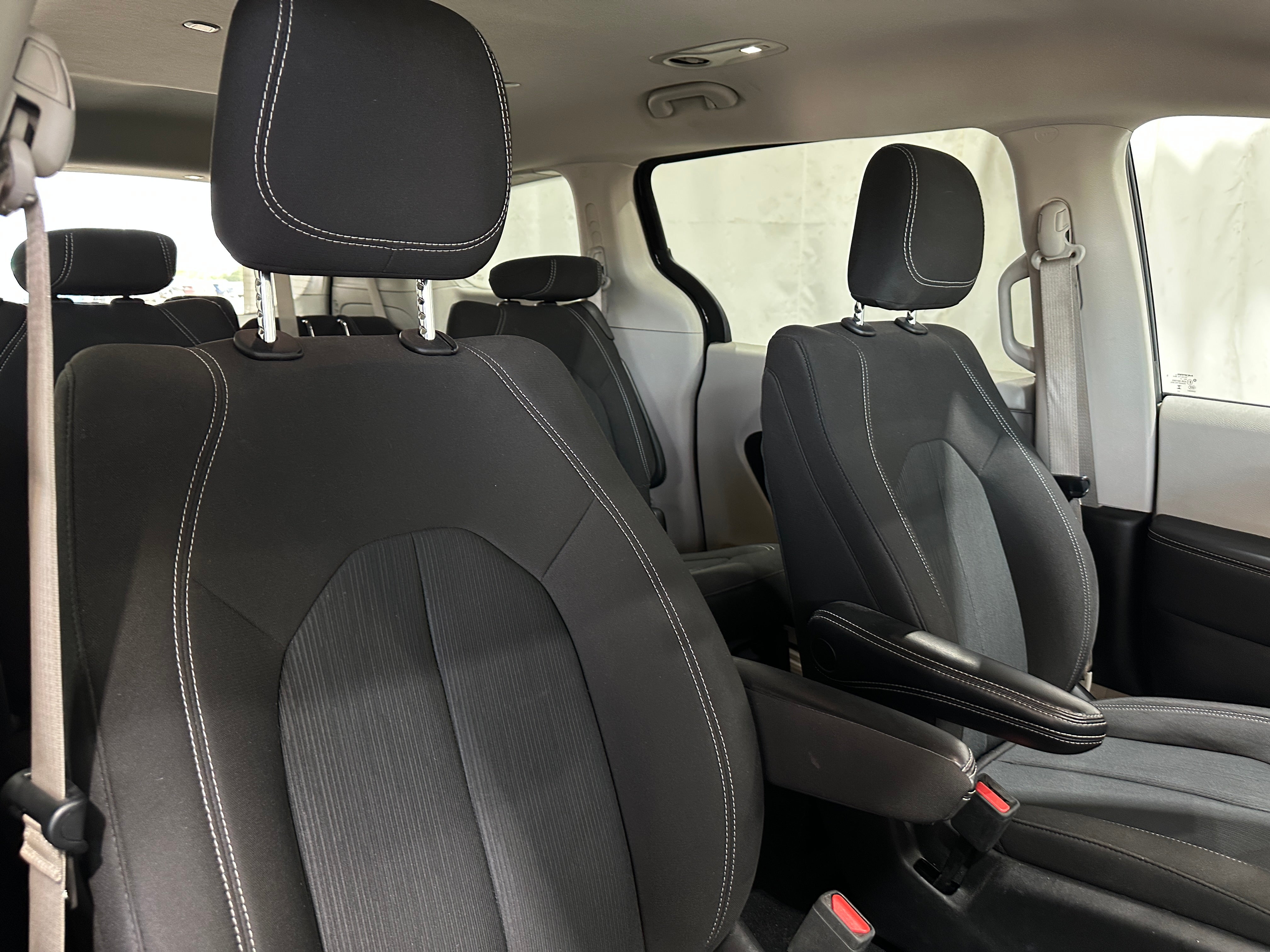2024 Chrysler Voyager LX 2