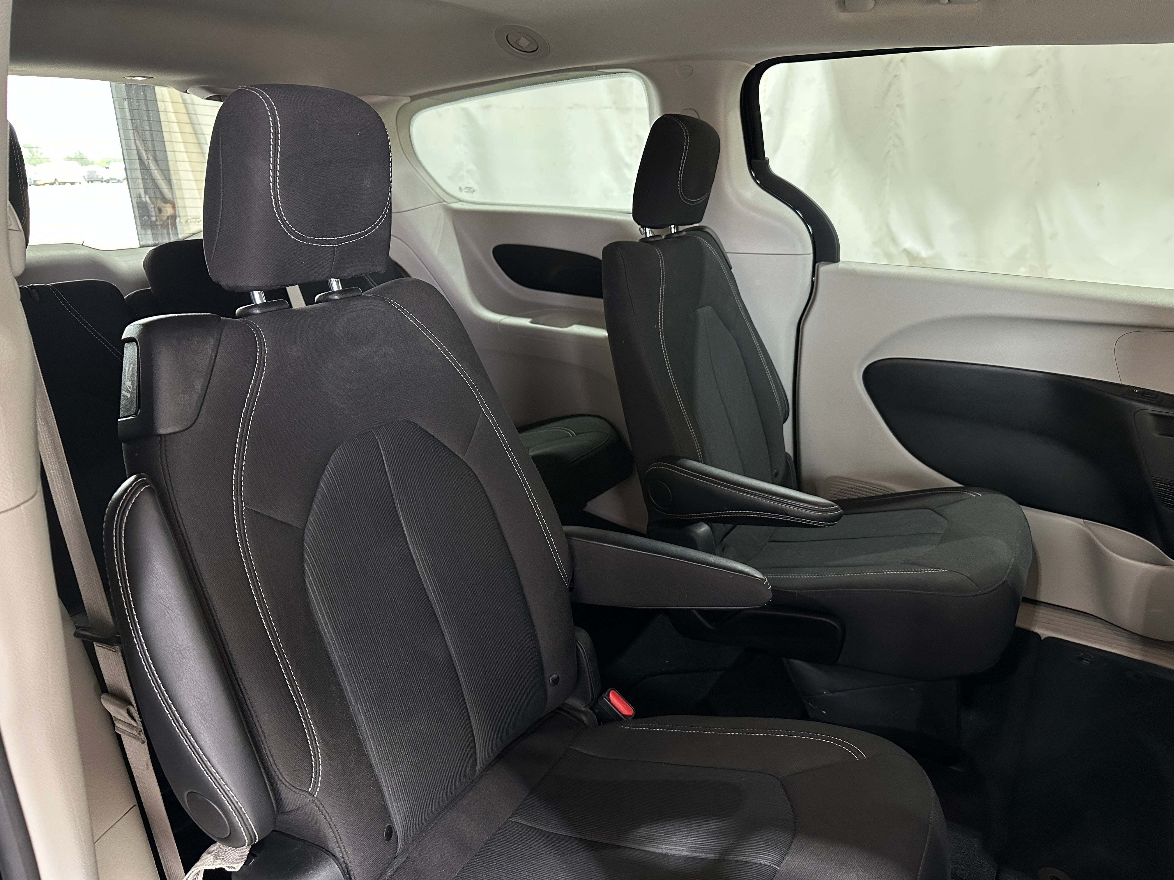 2024 Chrysler Voyager LX 6