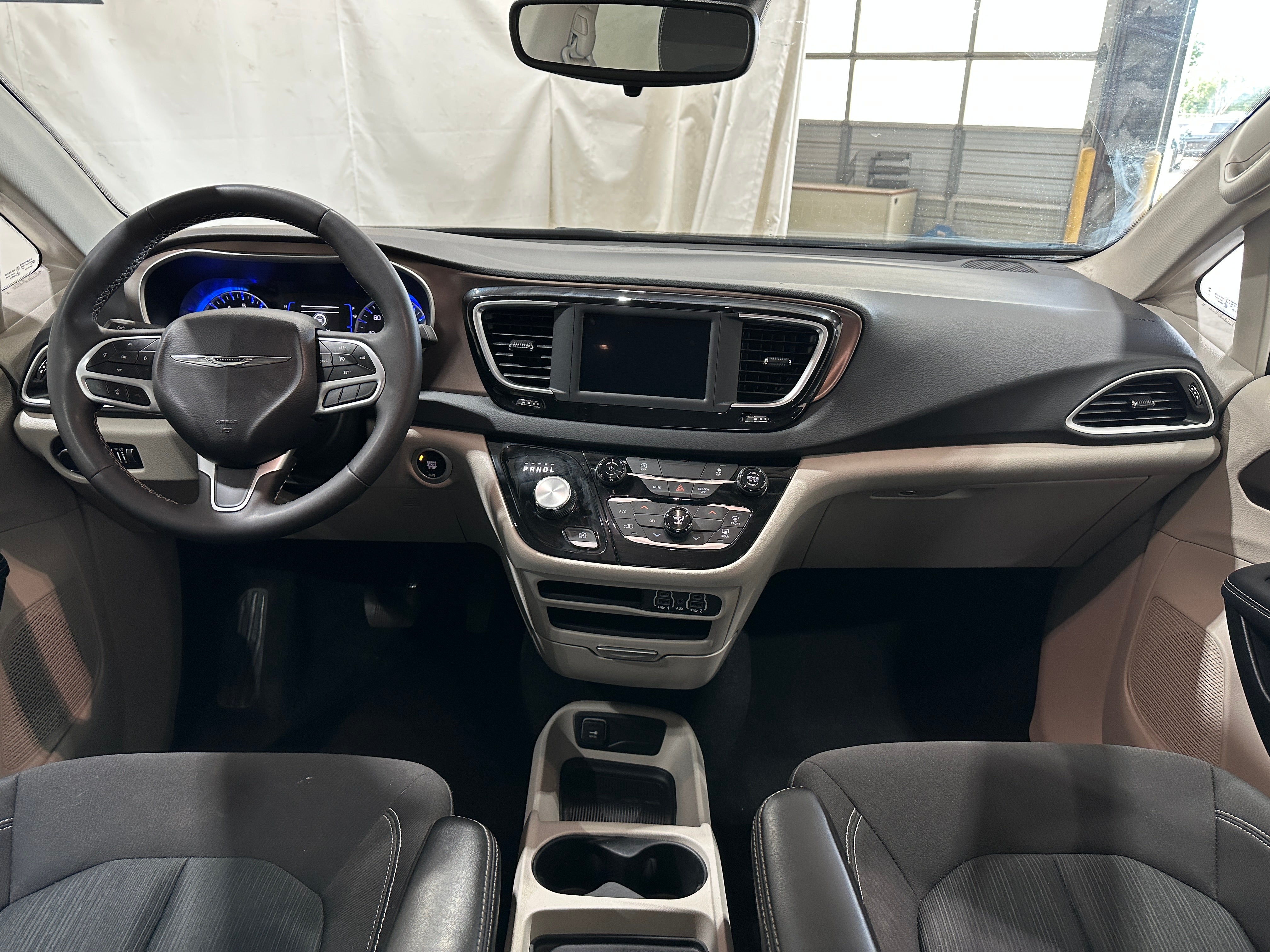 2024 Chrysler Voyager LX 3