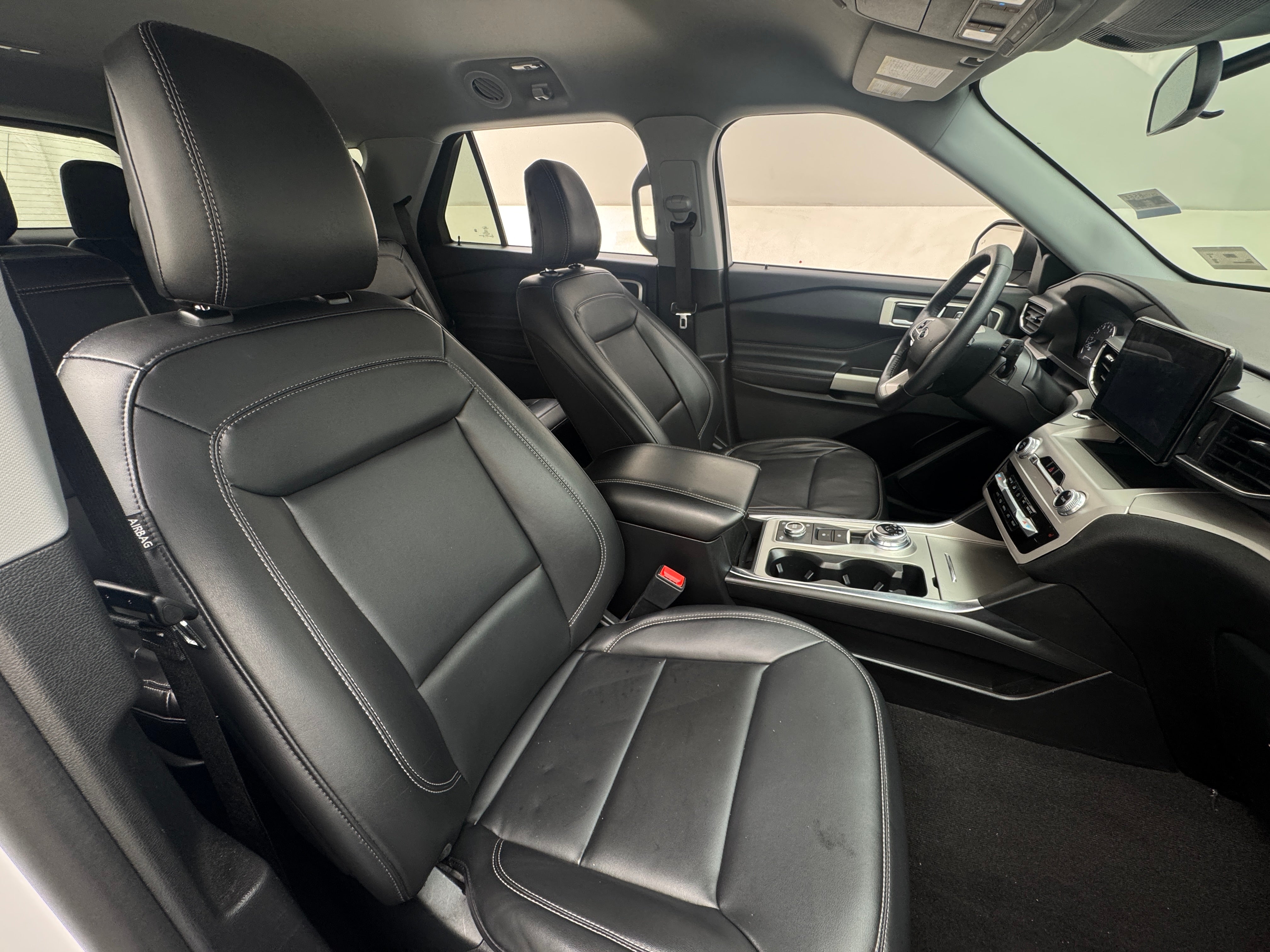 2023 Ford Explorer XLT 2