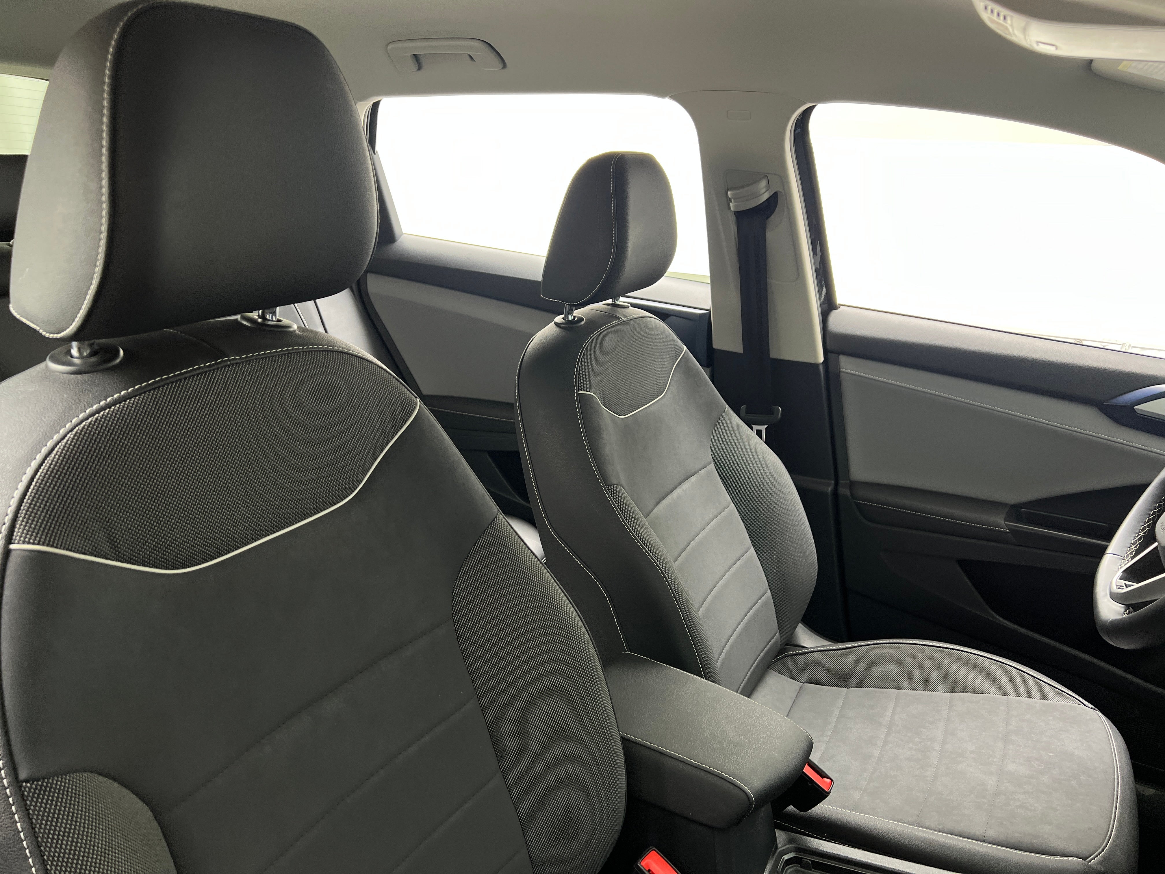 2024 Volkswagen Taos SE 2