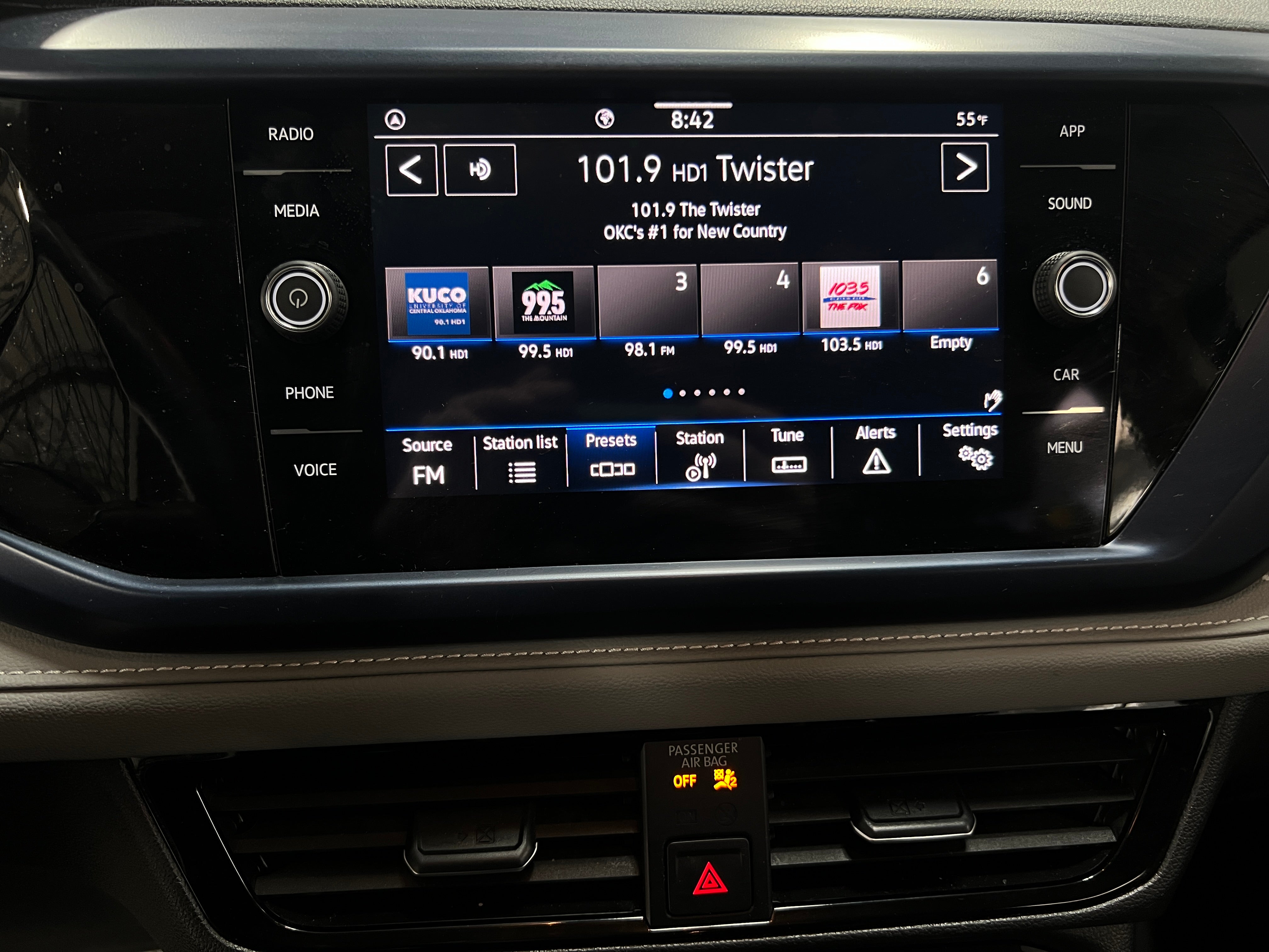 2024 Volkswagen Taos SE 4