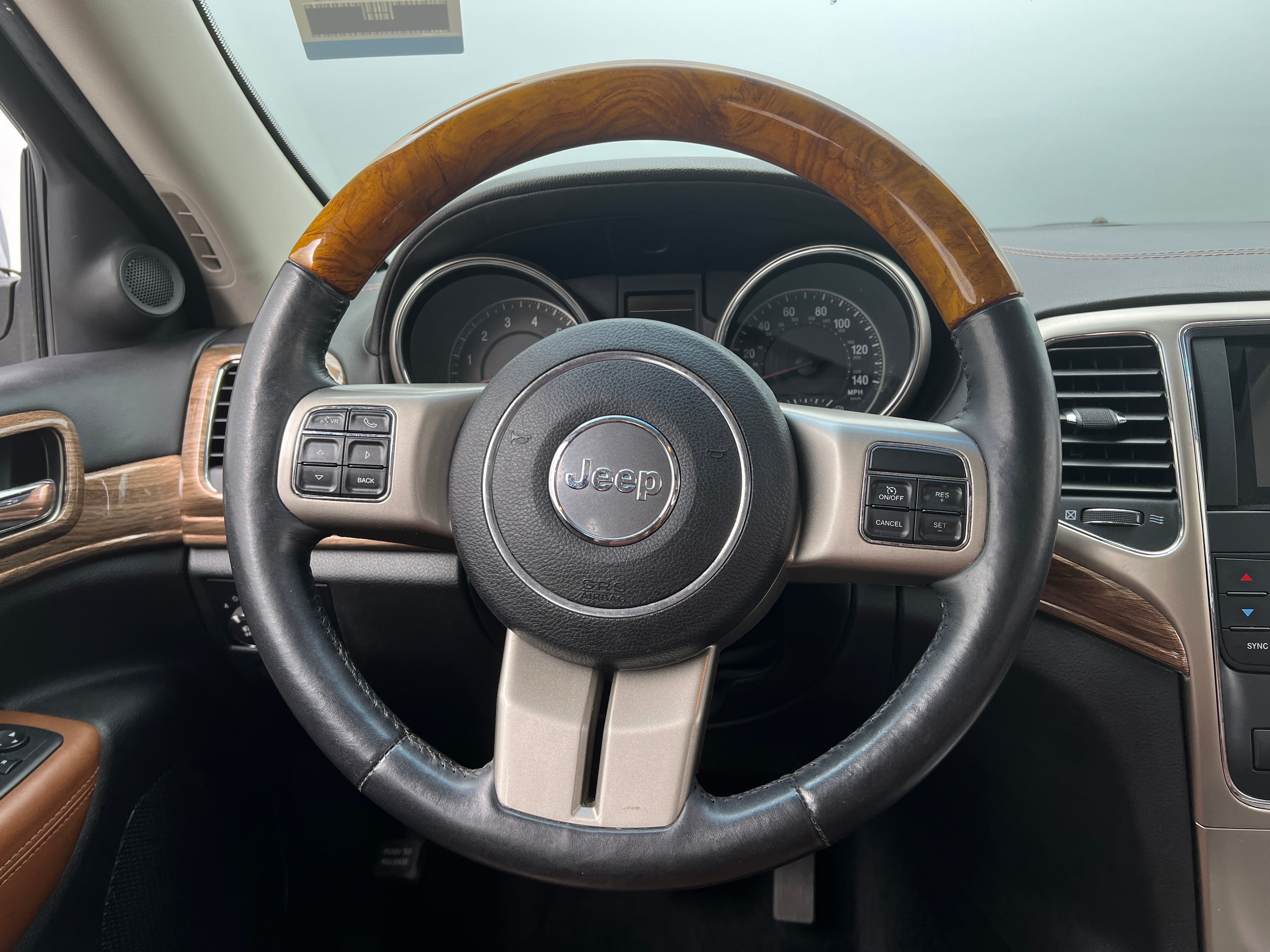 2013 Jeep Grand Cherokee Overland 4