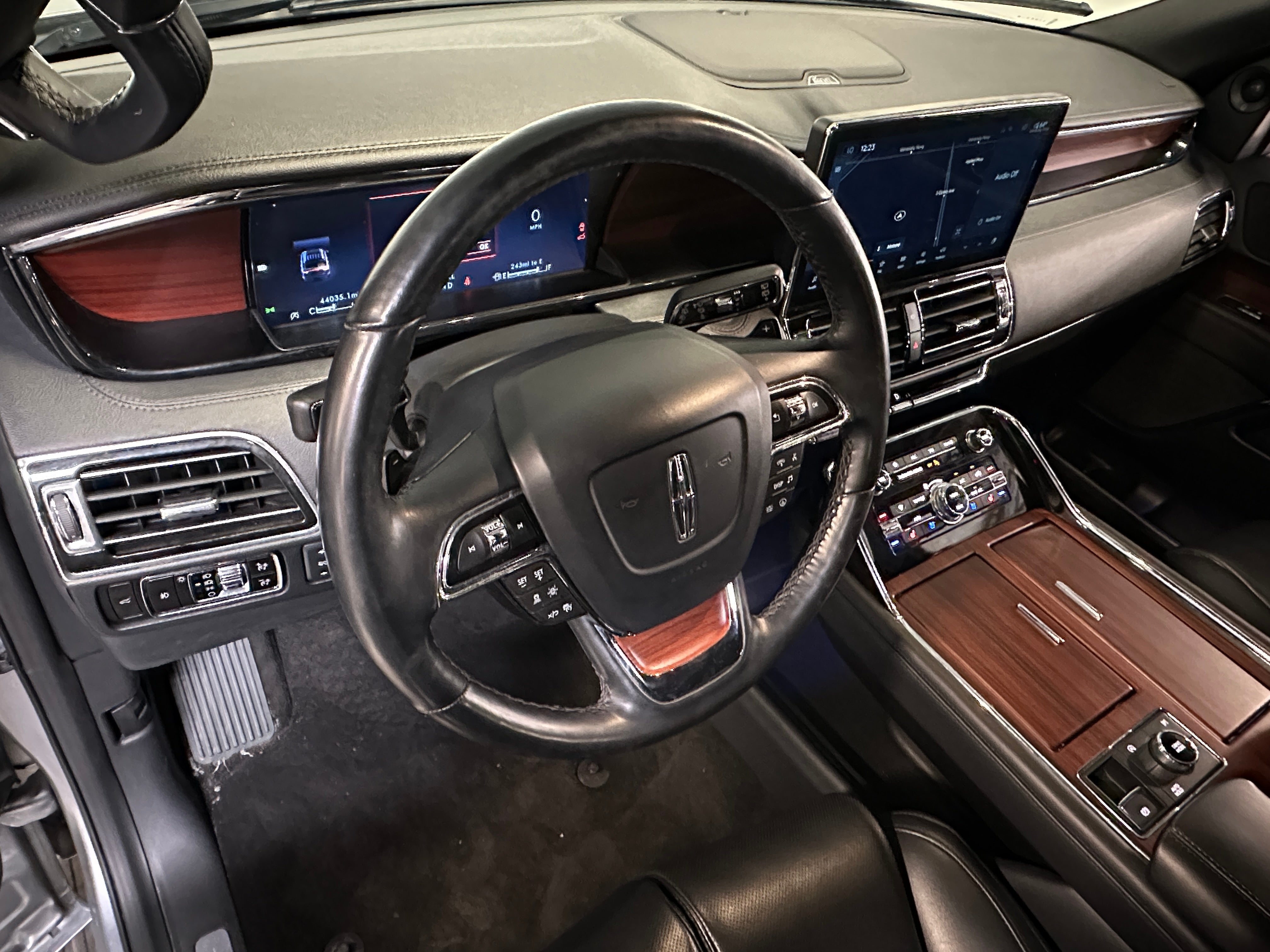 2023 Lincoln Navigator Standard 3