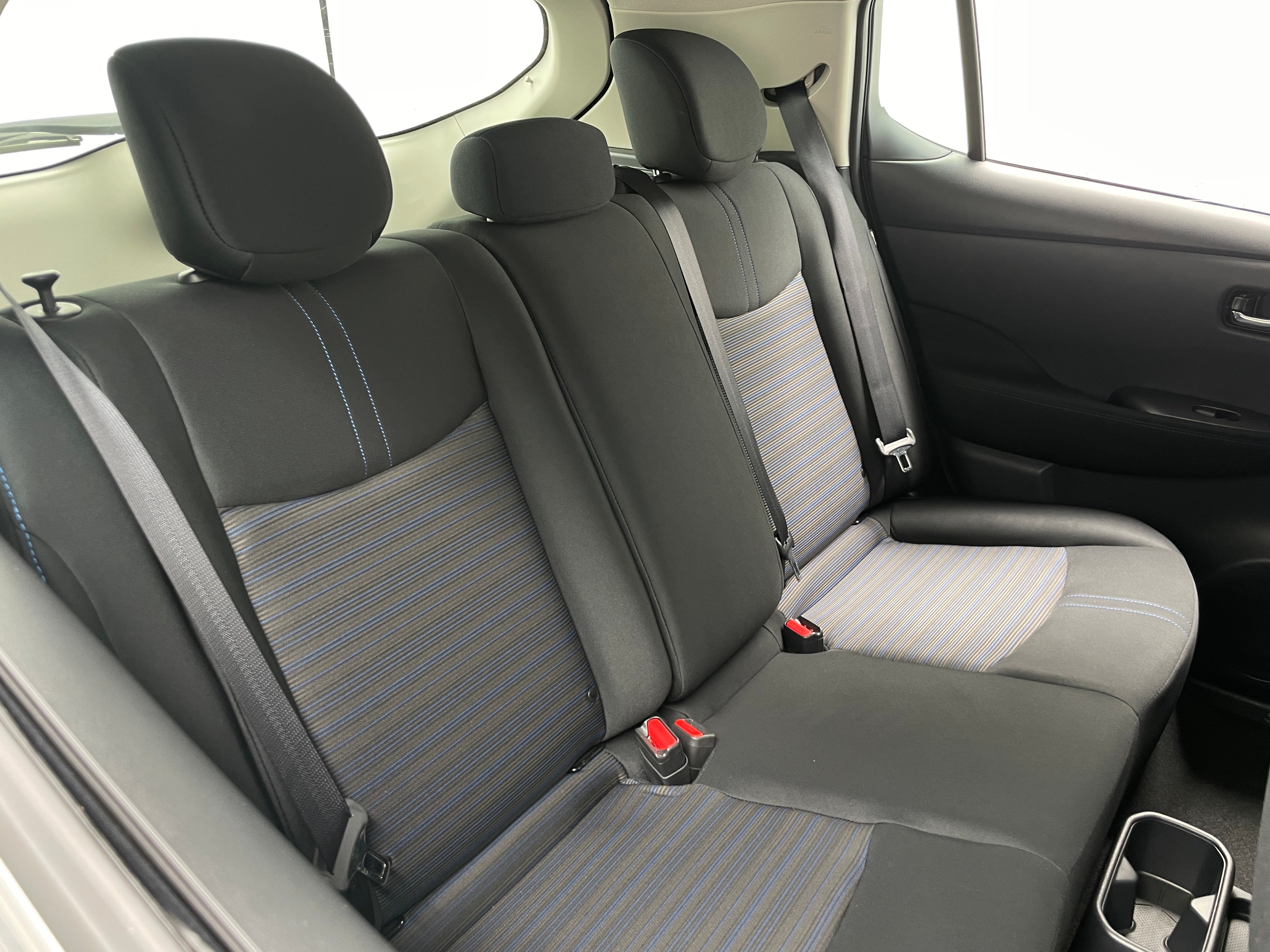 2025 Nissan Leaf S 6