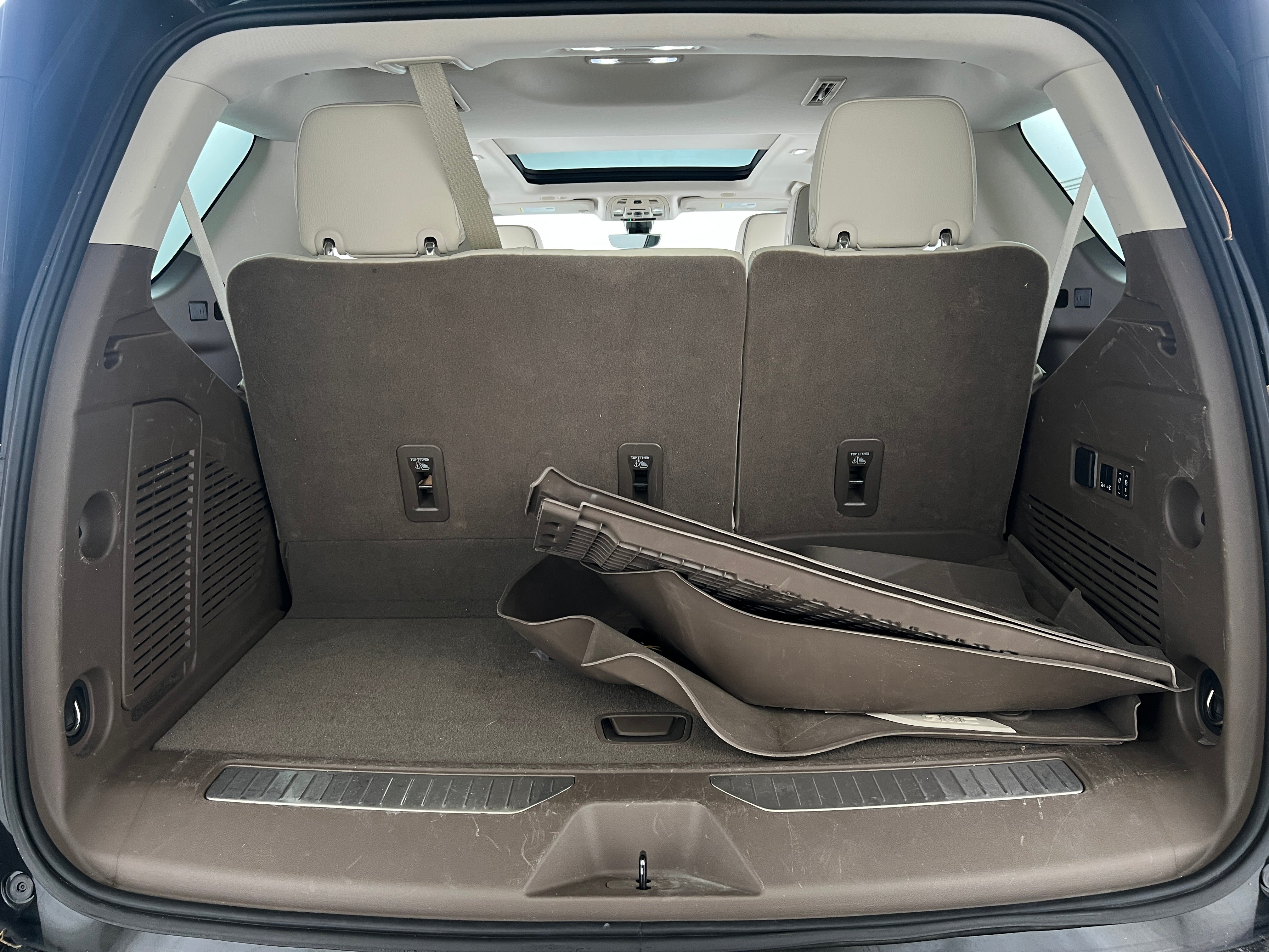 2022 GMC Yukon Denali 6