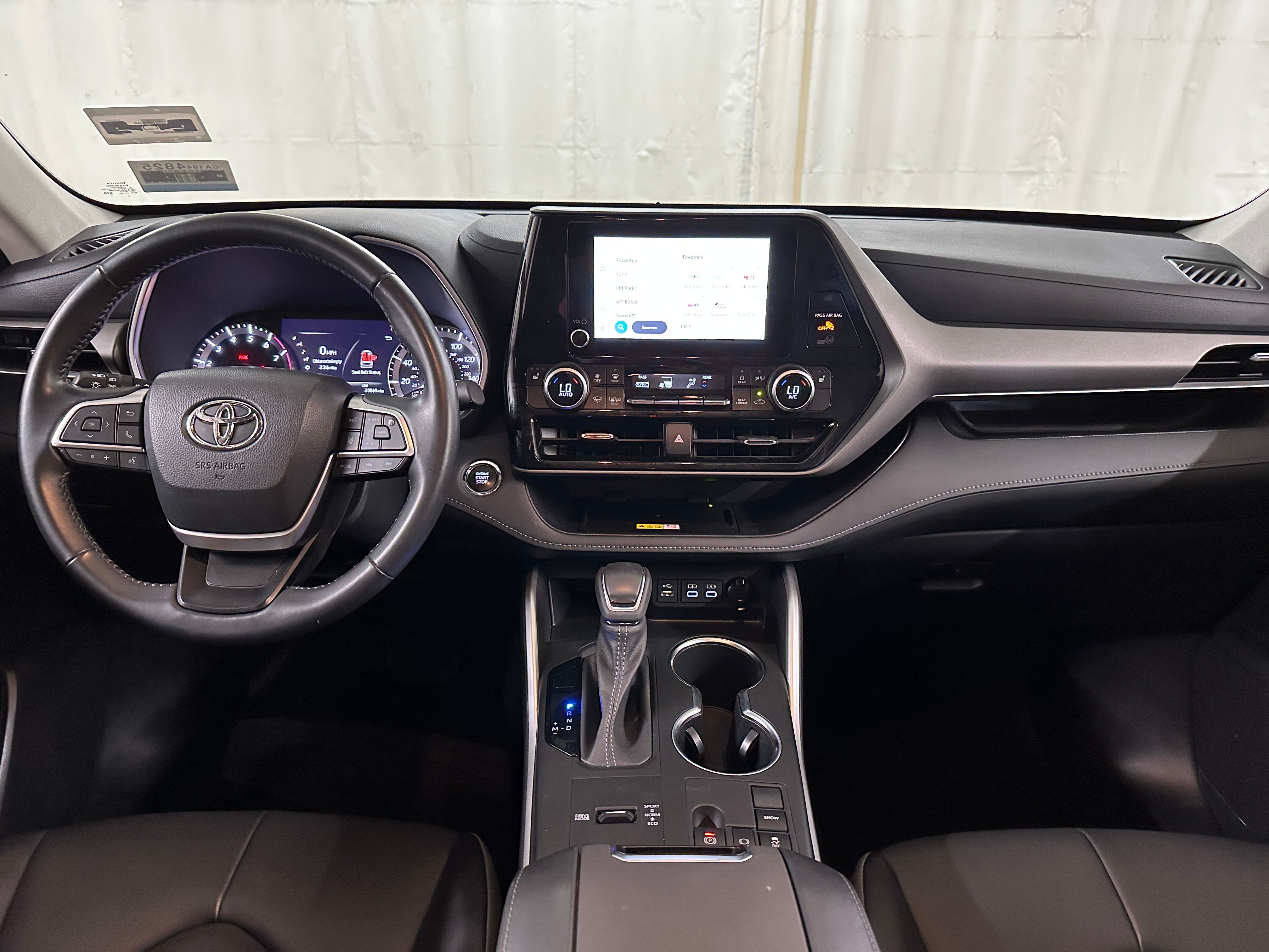 2023 Toyota Highlander XLE 2