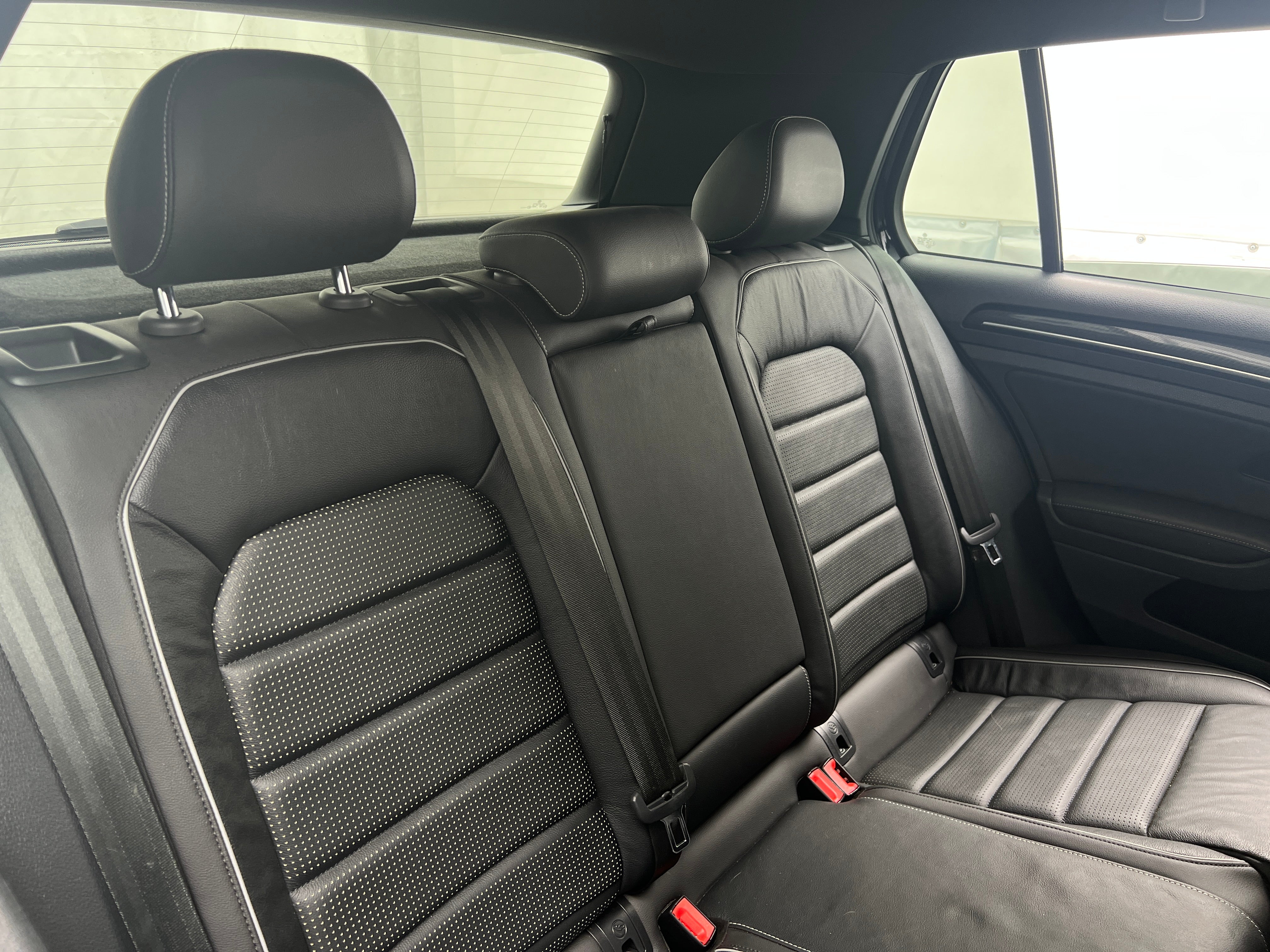 2018 Volkswagen Golf R R - Image 2