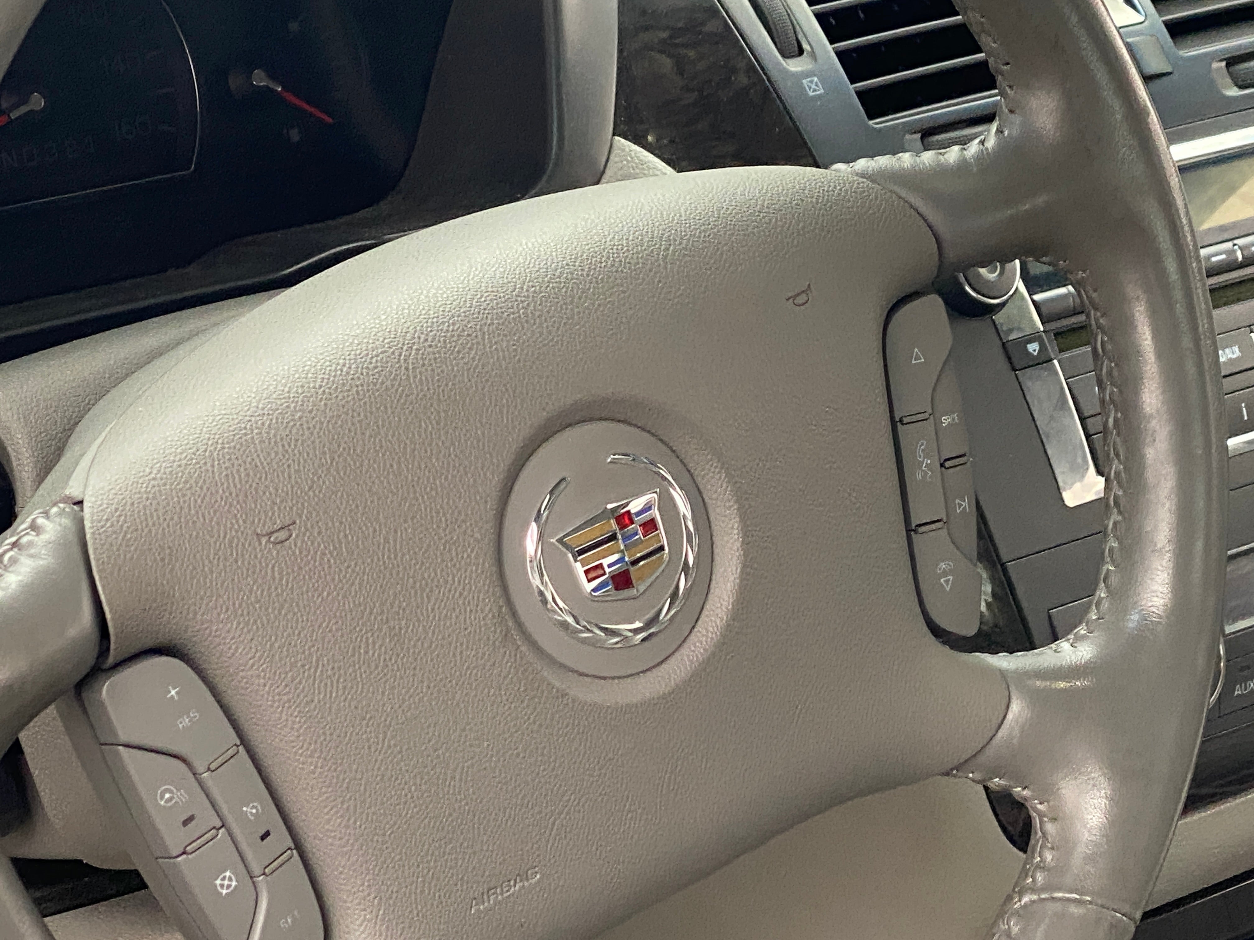2011 Cadillac DTS Base 4