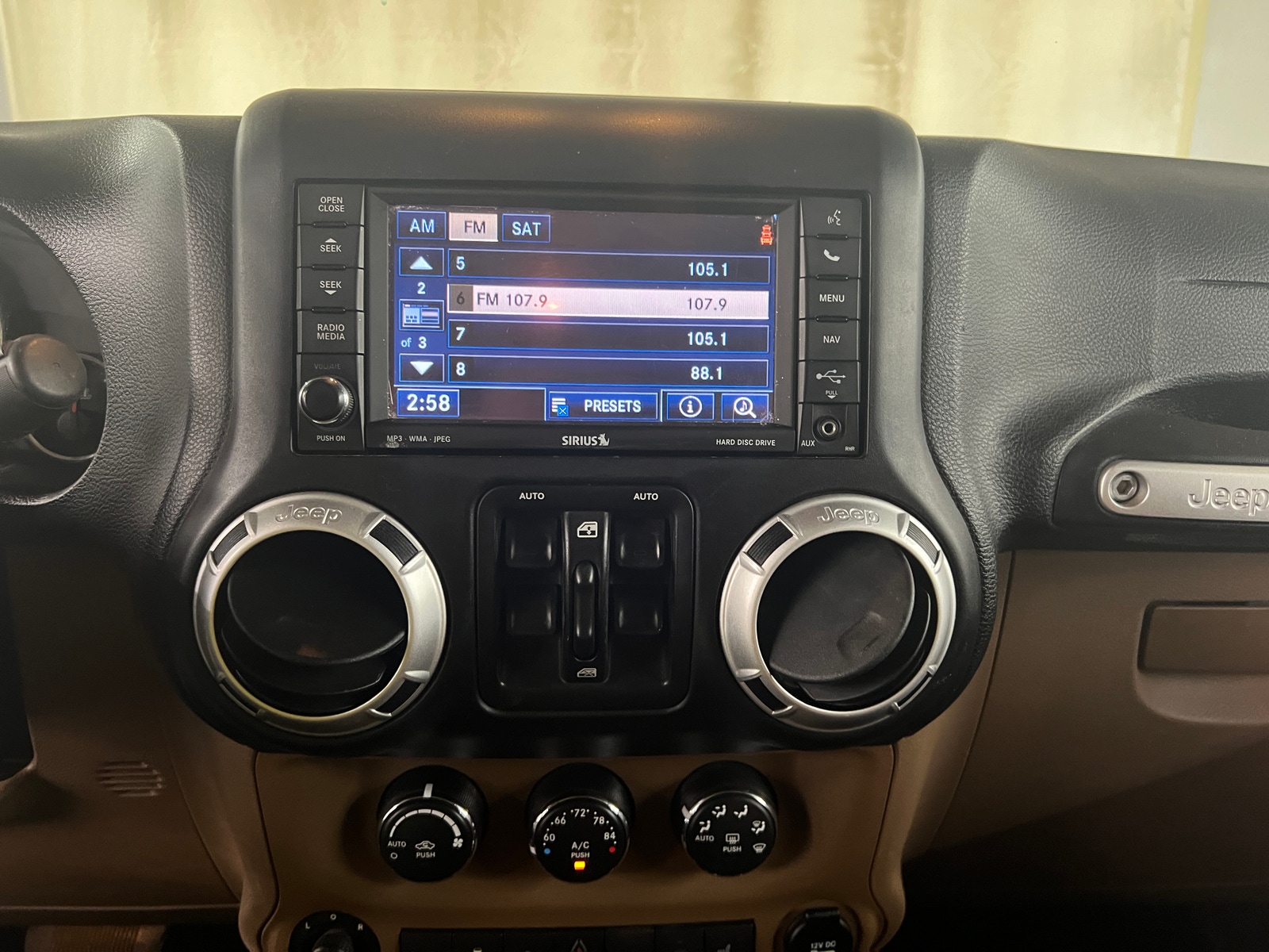 Thumbnail: 2015 Jeep Wrangler - 3