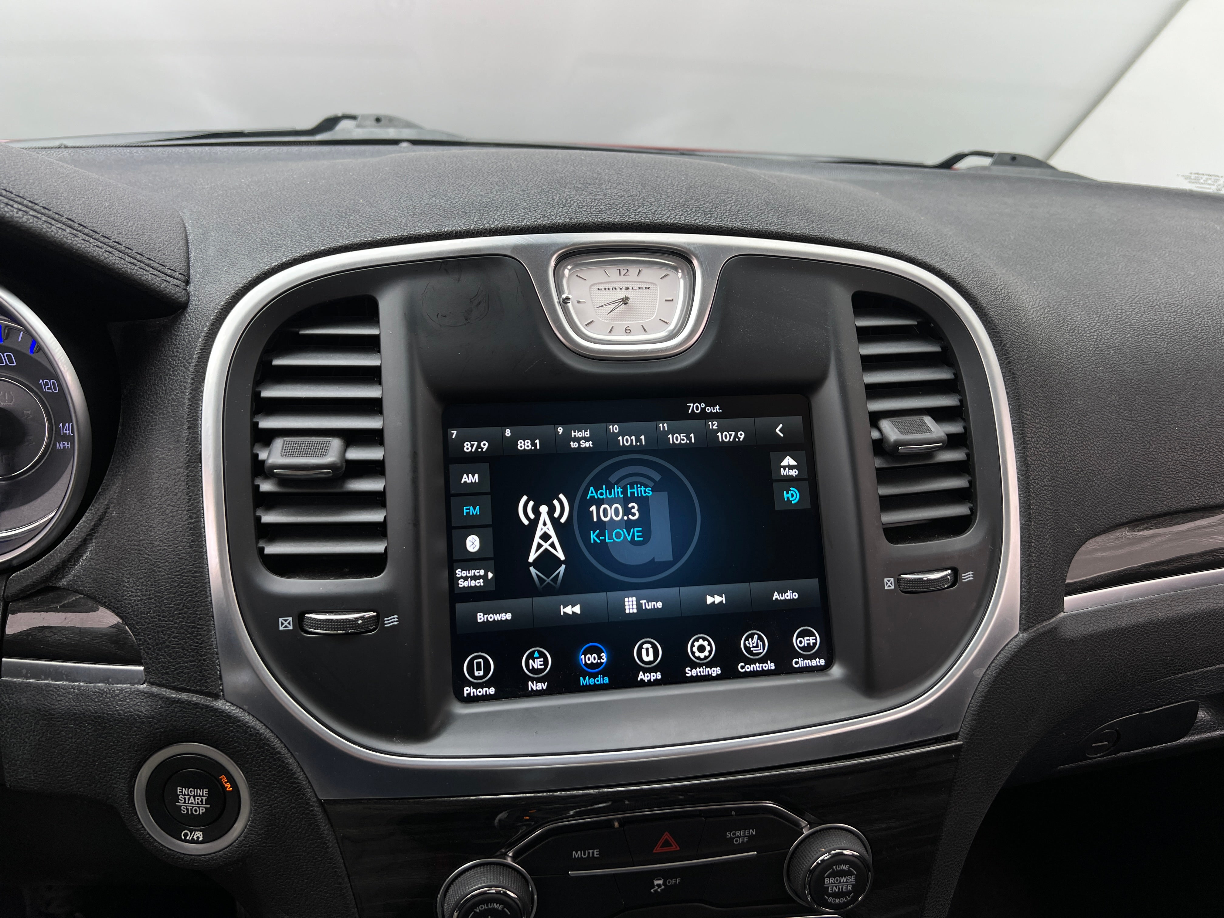 2018 Chrysler 300 Touring 3