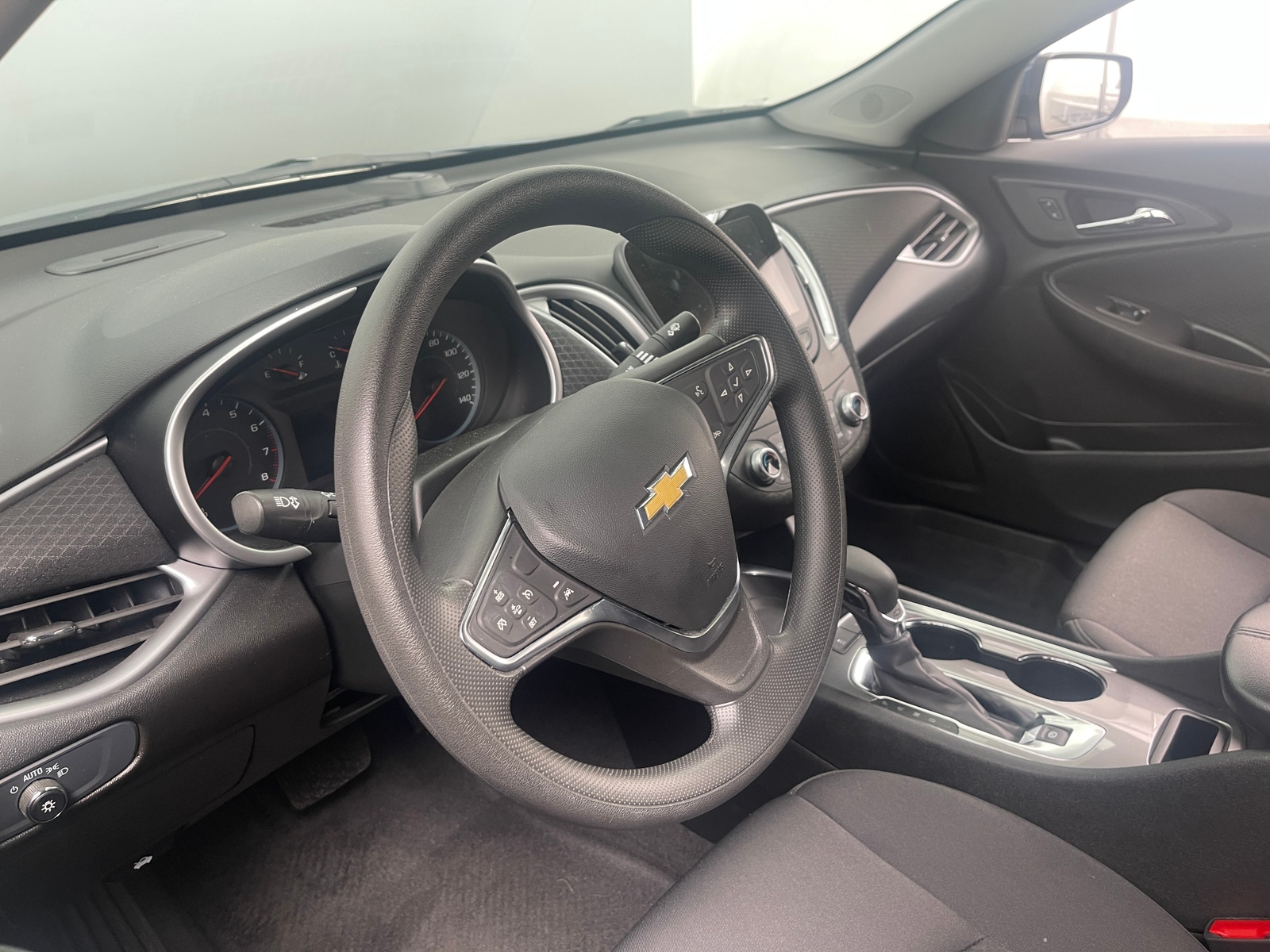Thumbnail: 2024 Chevrolet Malibu - 3