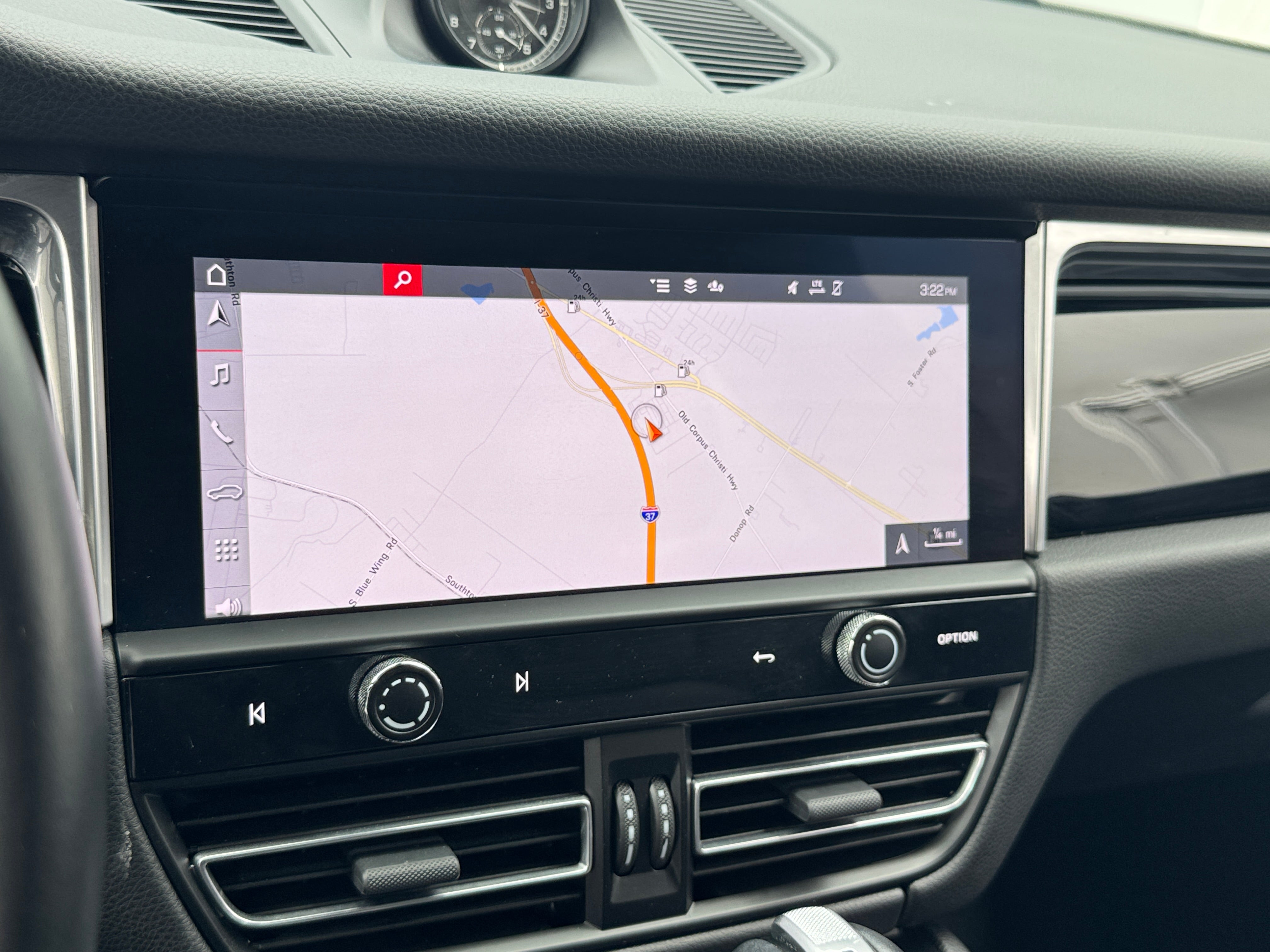 2022 Porsche Macan Base 3