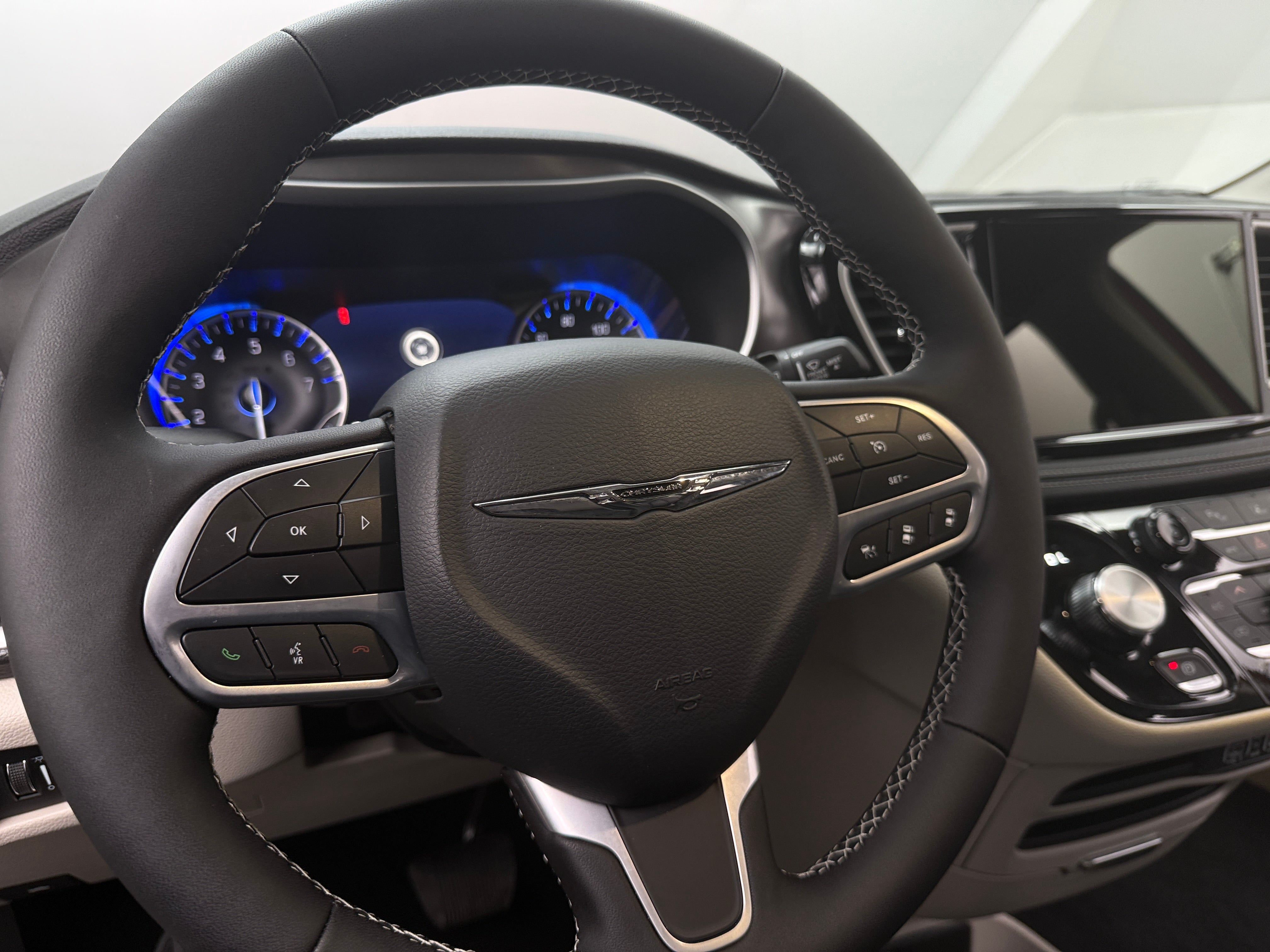 2024 Chrysler Pacifica Touring L 4