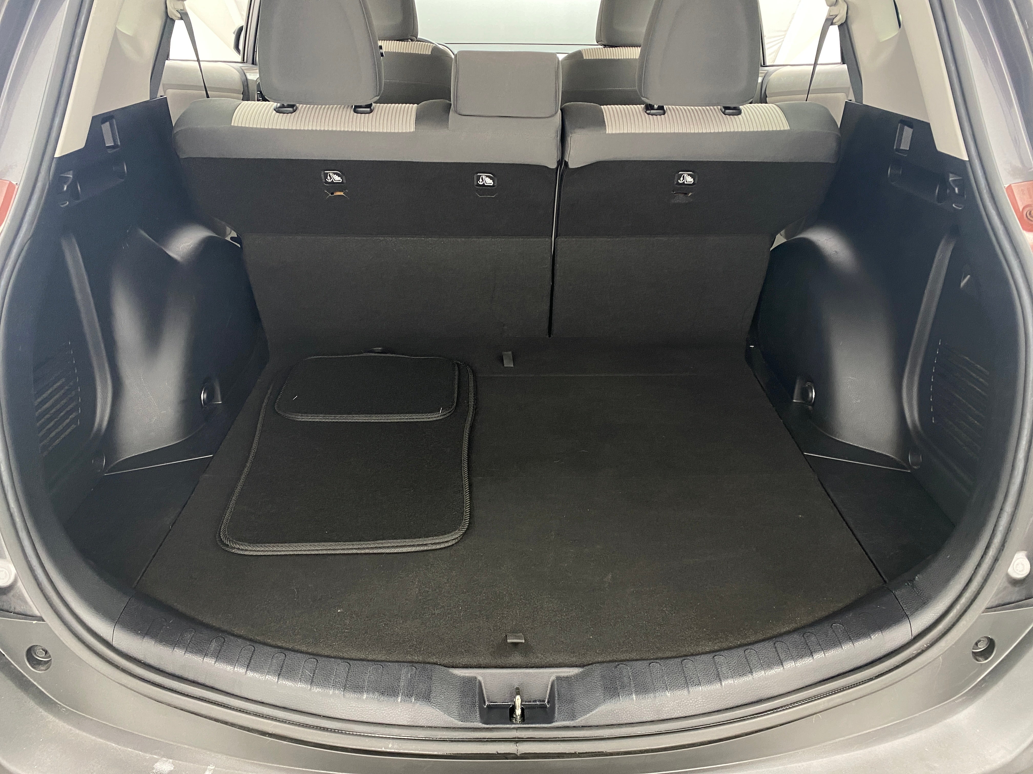 2013 Toyota RAV4 LE 7