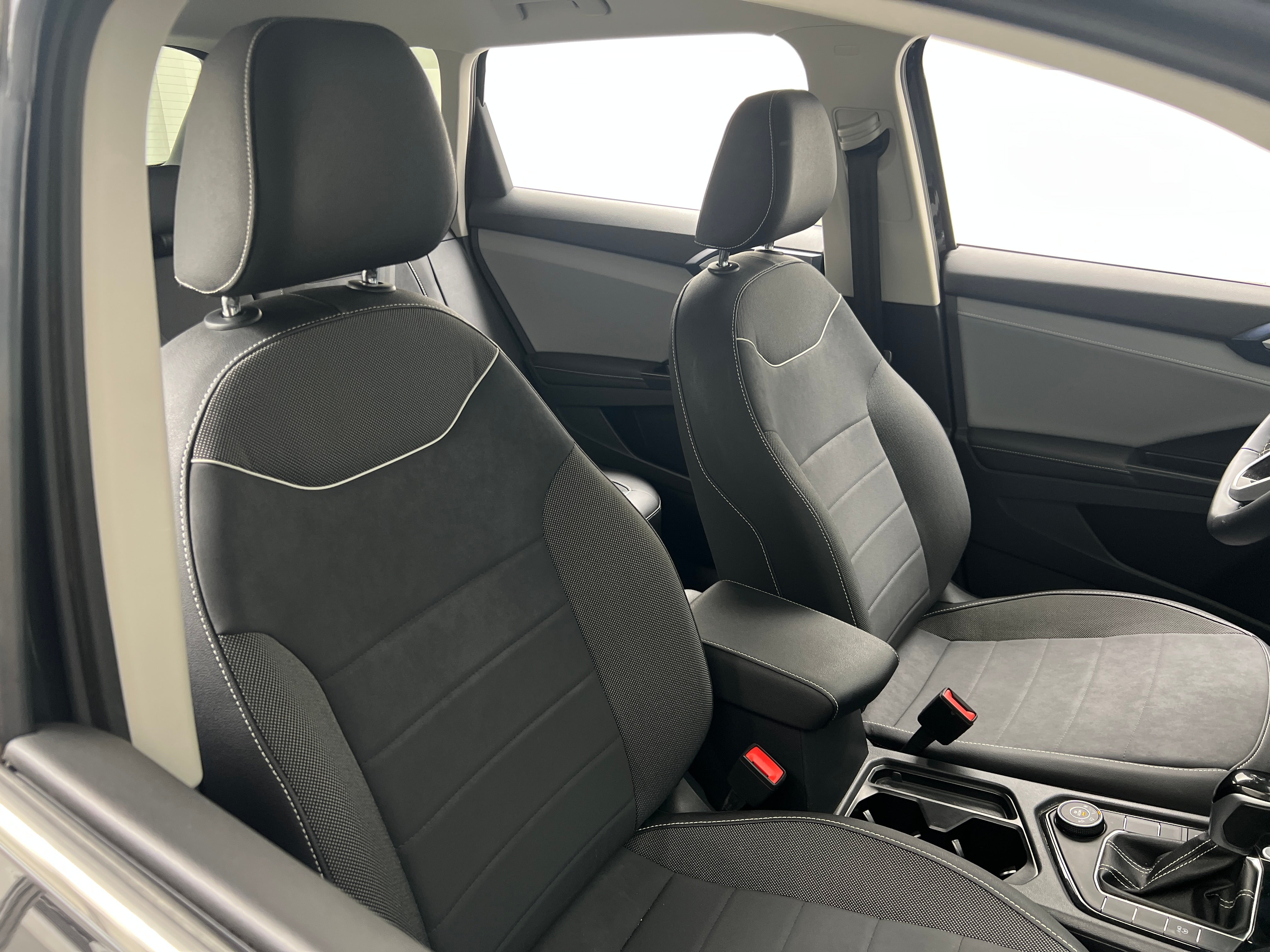 2024 Volkswagen Taos SE 2