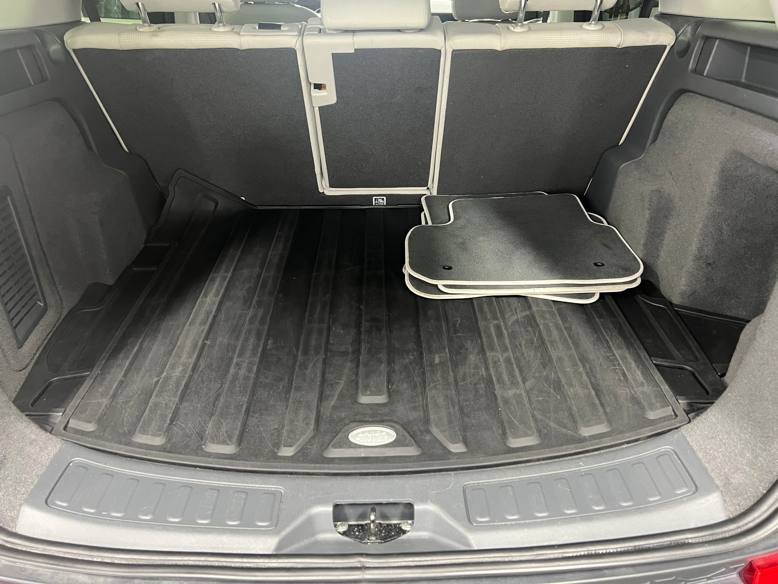 Thumbnail: 2019 Land Rover Discovery Sport - 6