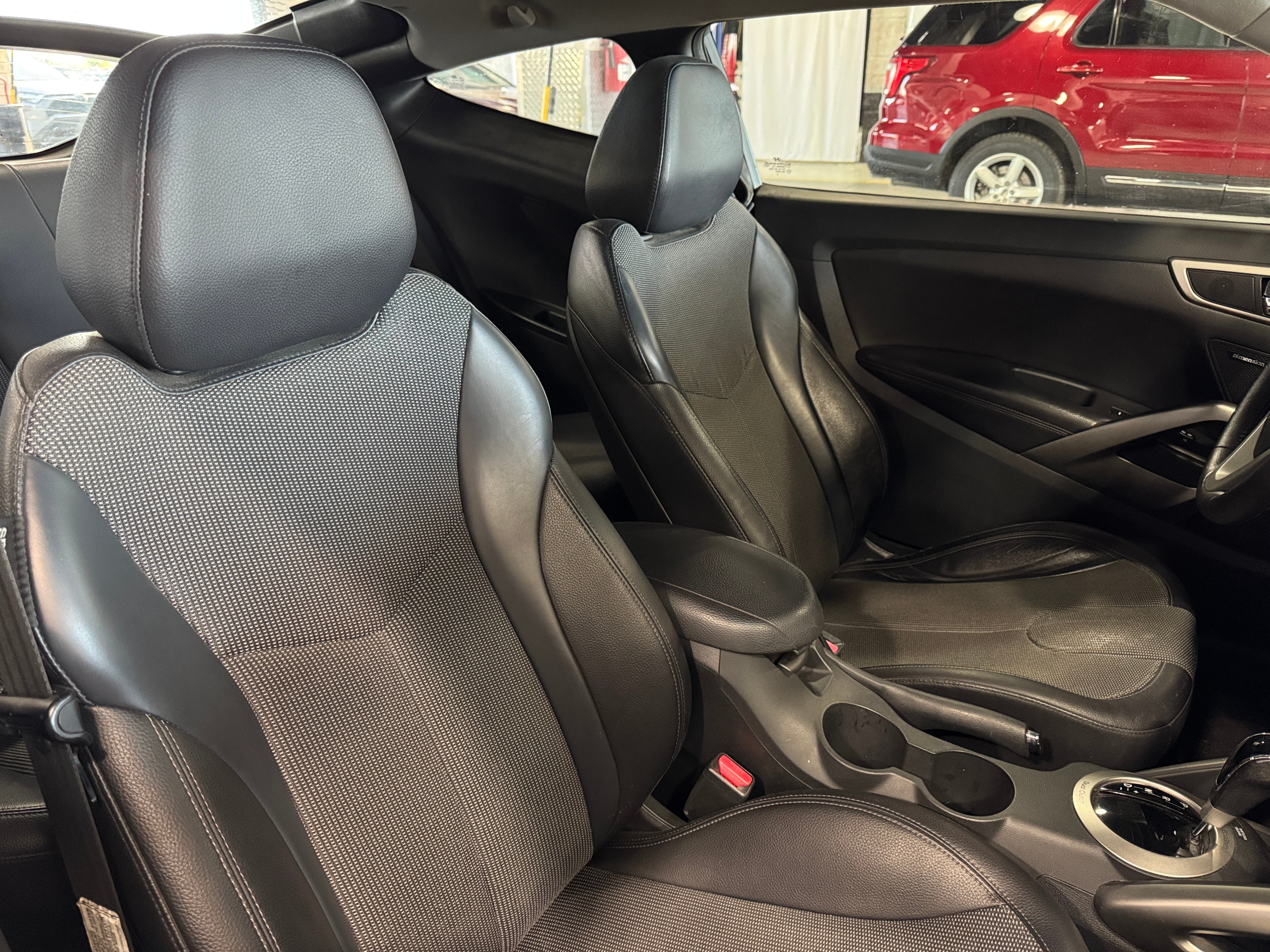 2012 Hyundai Veloster Base 2