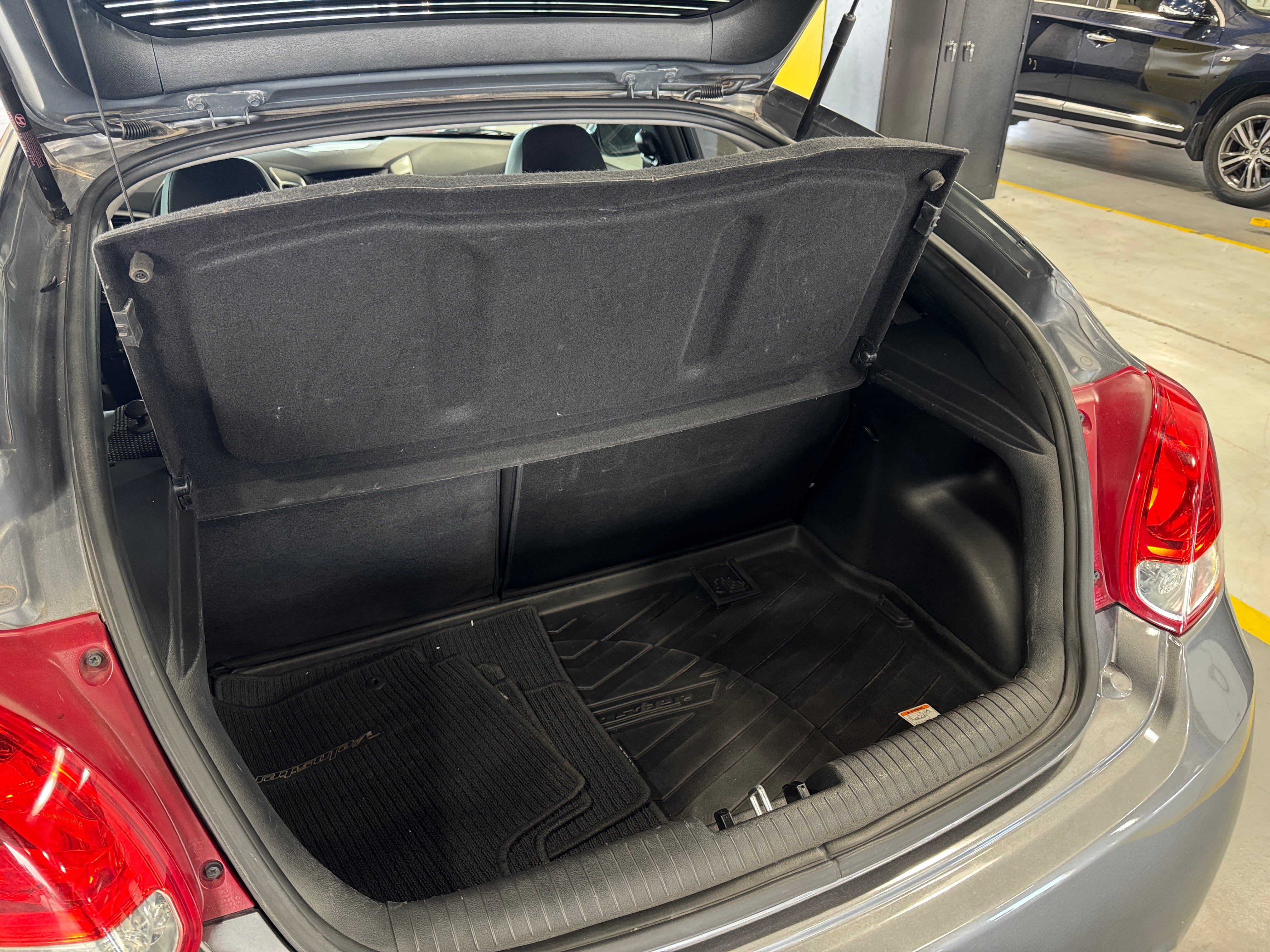 2012 Hyundai Veloster Base 5