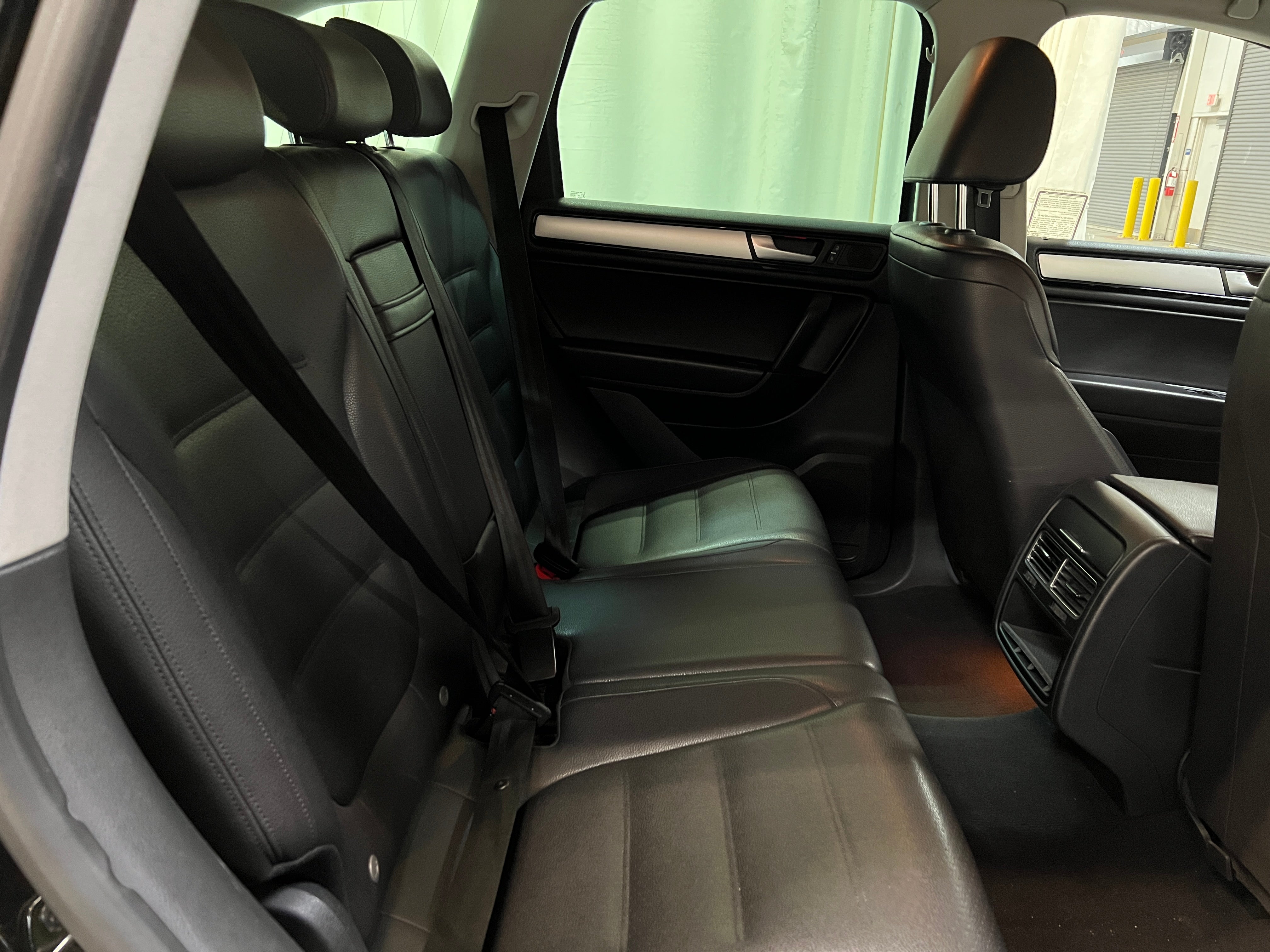 2014 Volkswagen Touareg Sport 6