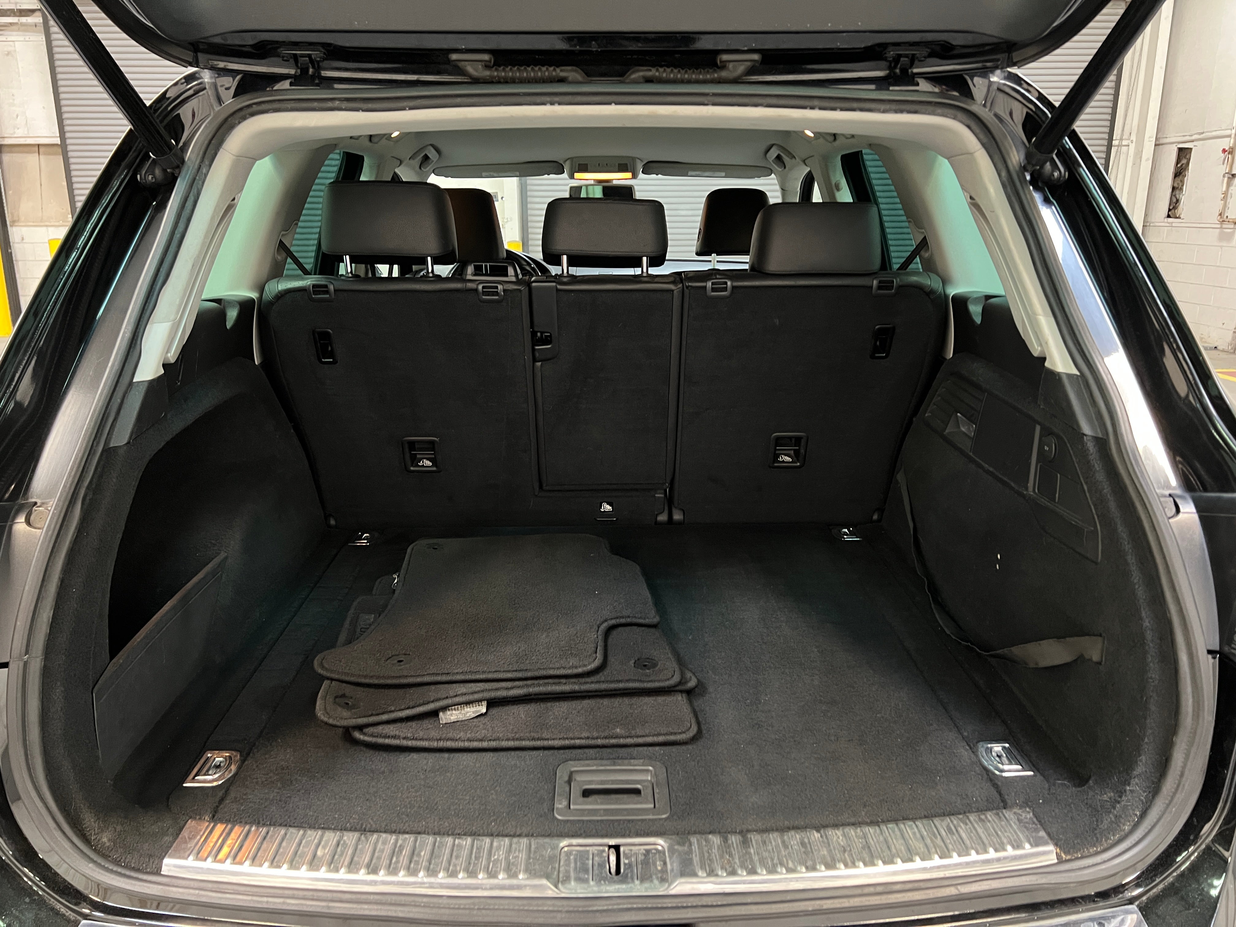 2014 Volkswagen Touareg Sport 7