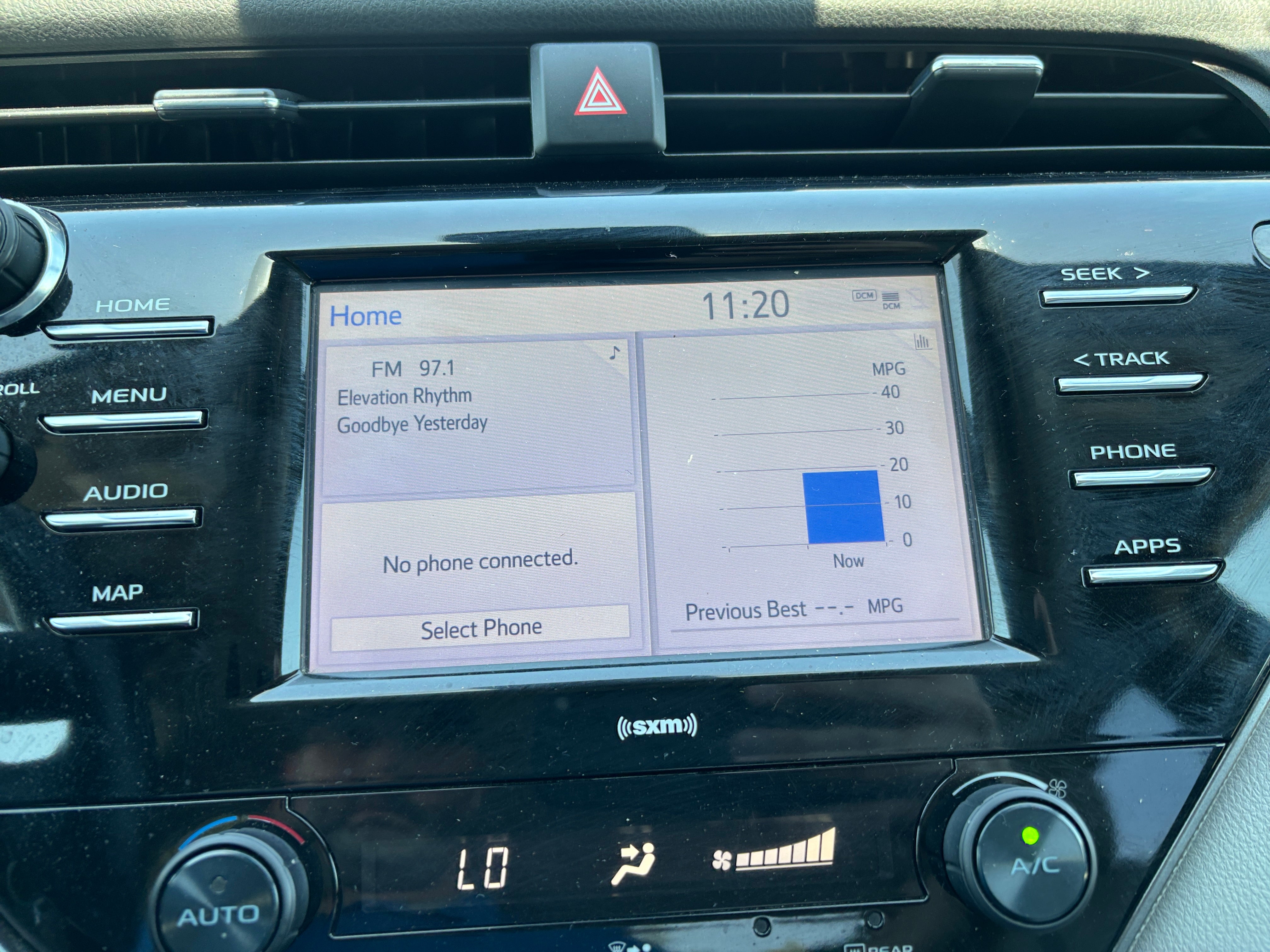 2020 Toyota Camry SE 4