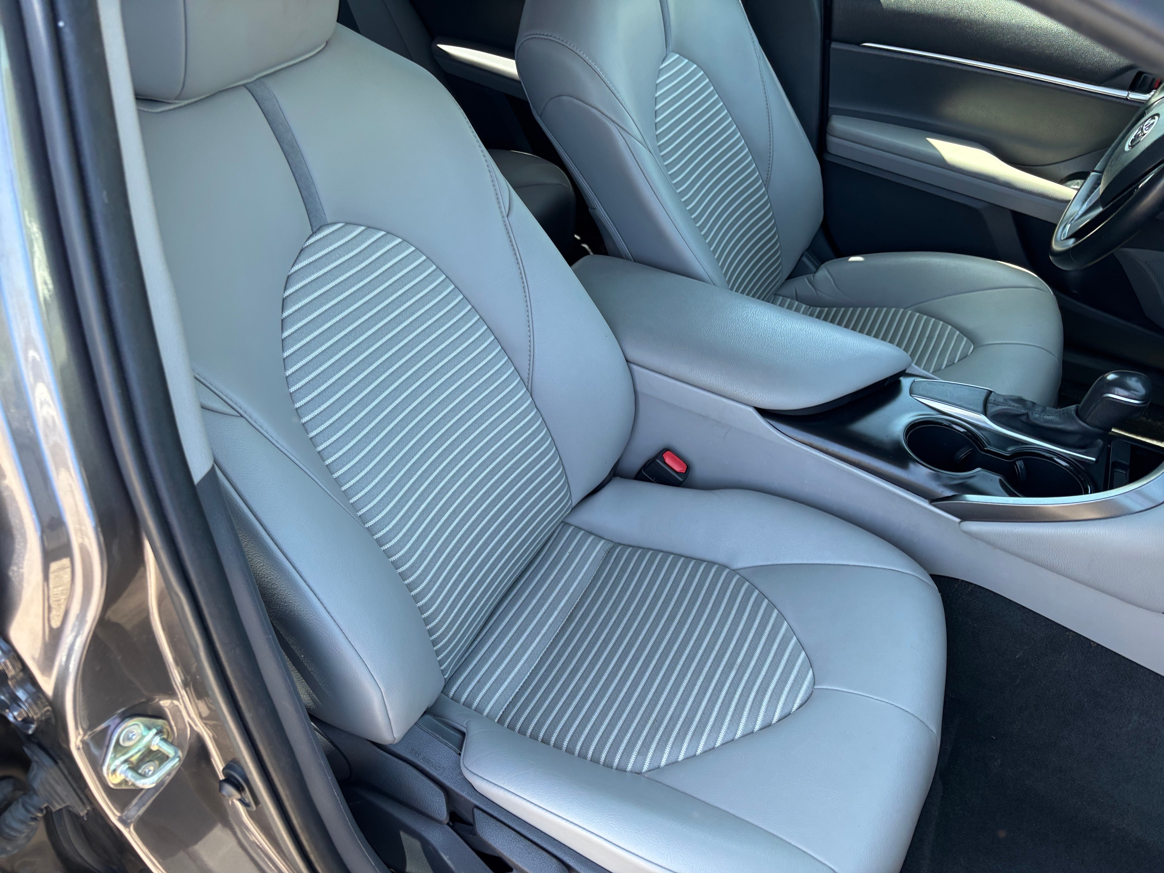 2020 Toyota Camry SE 2