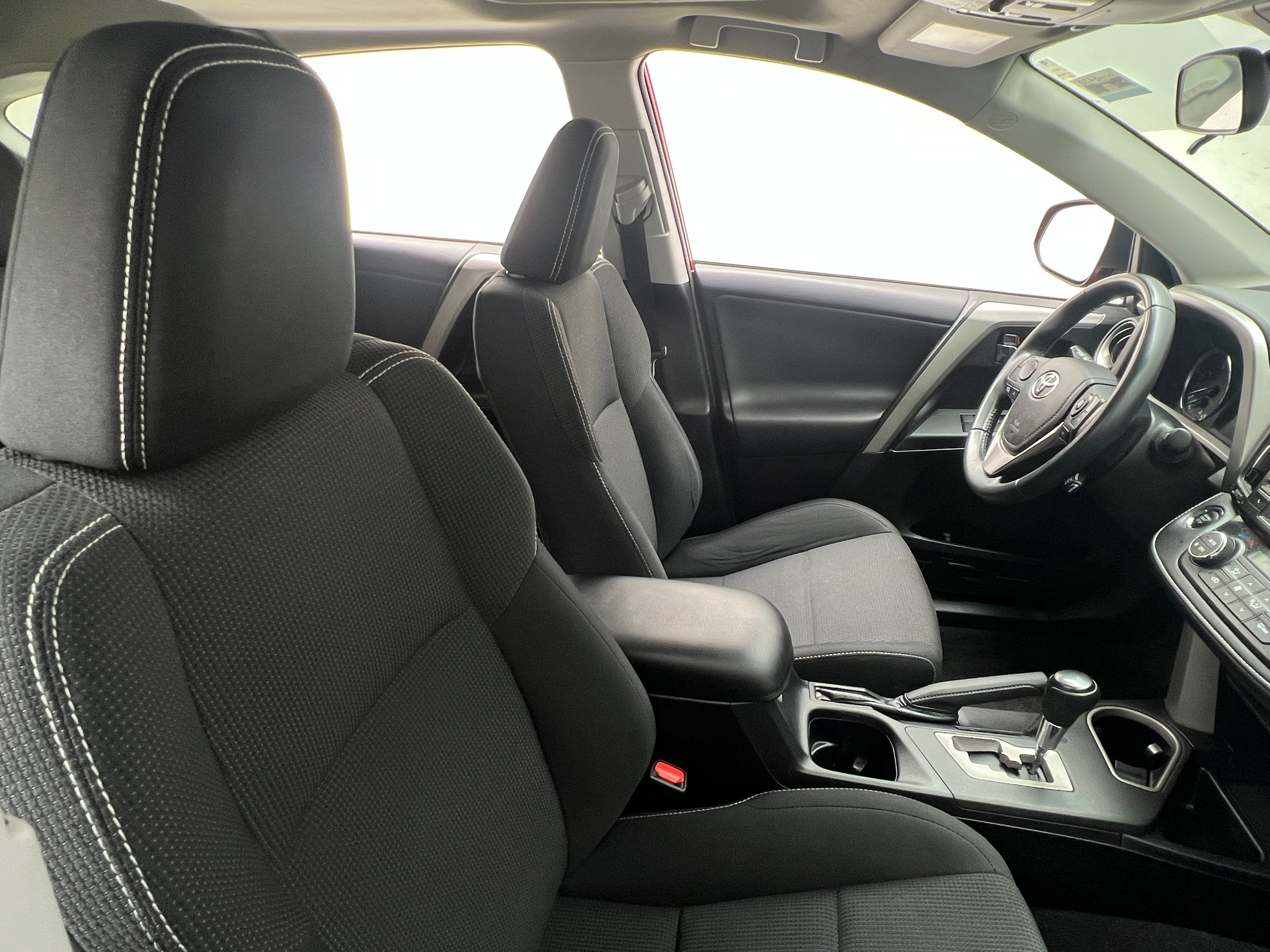 2016 Toyota RAV4 XLE 2