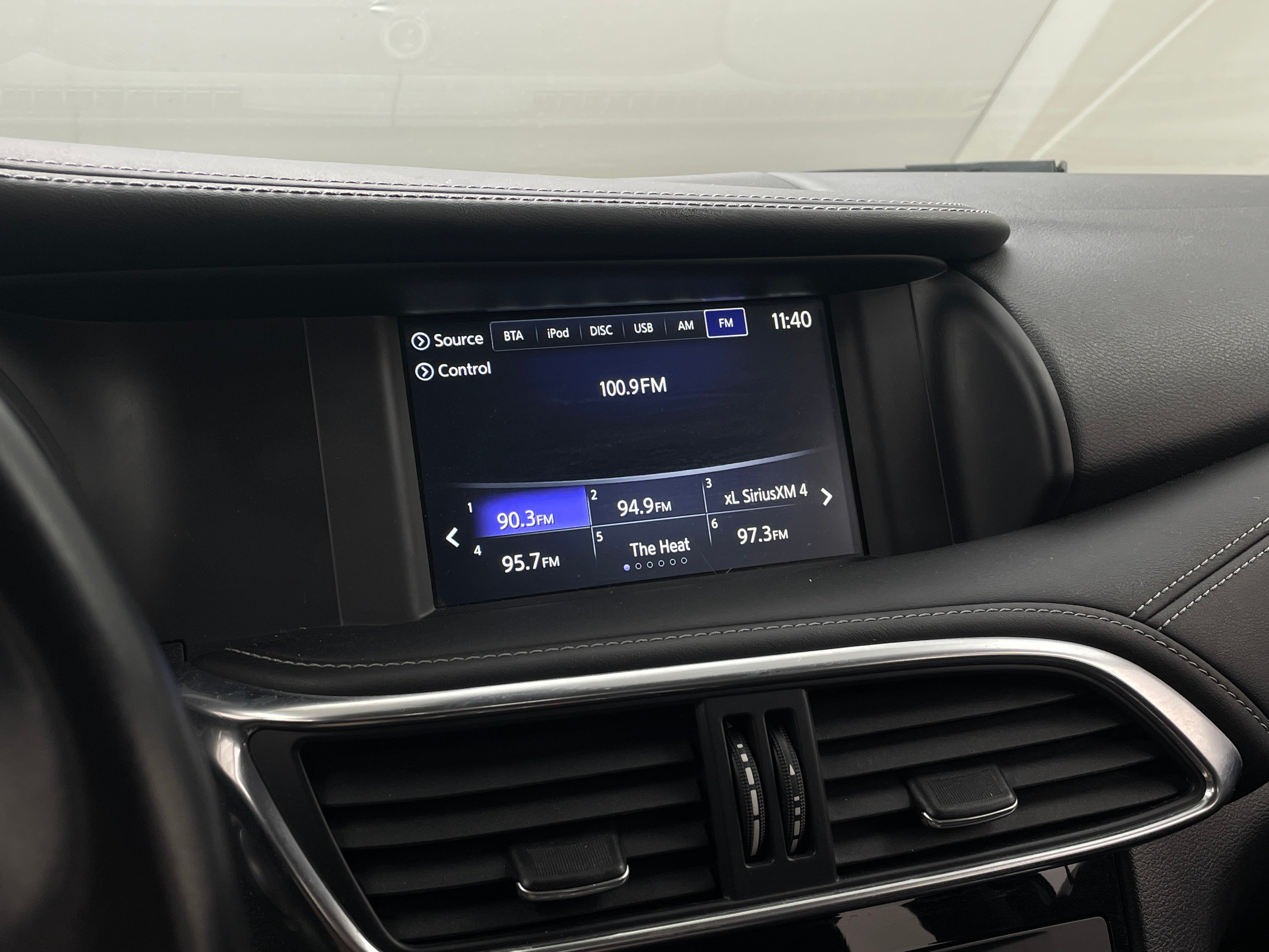 2018 INFINITI QX30 Premium 3